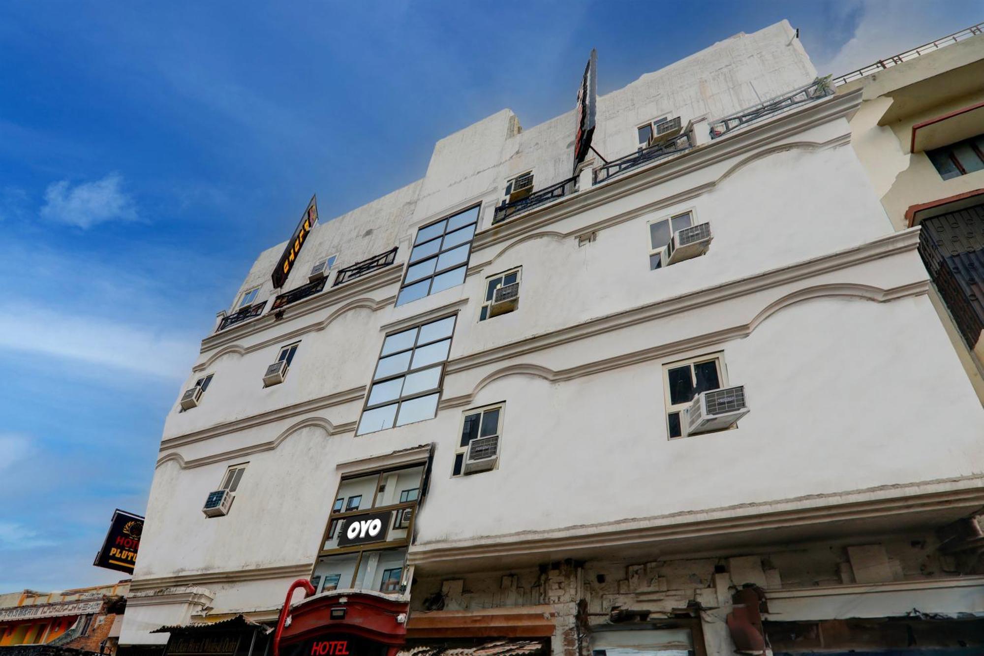 Super Oyo Flagship Crystal Hotel Lucknow