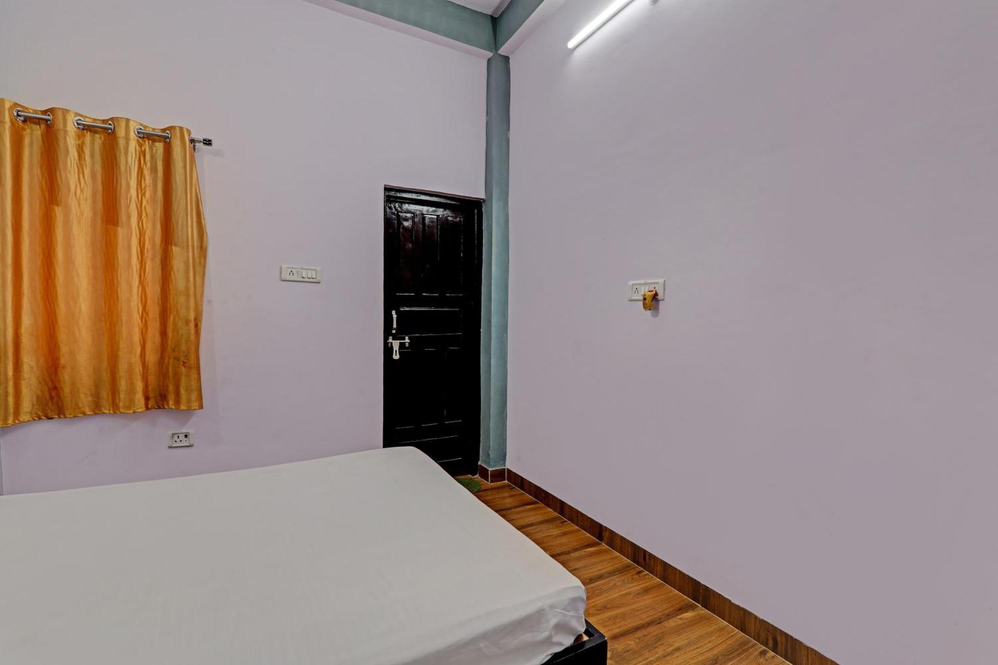 Oyo Crown Hotel Lucknow