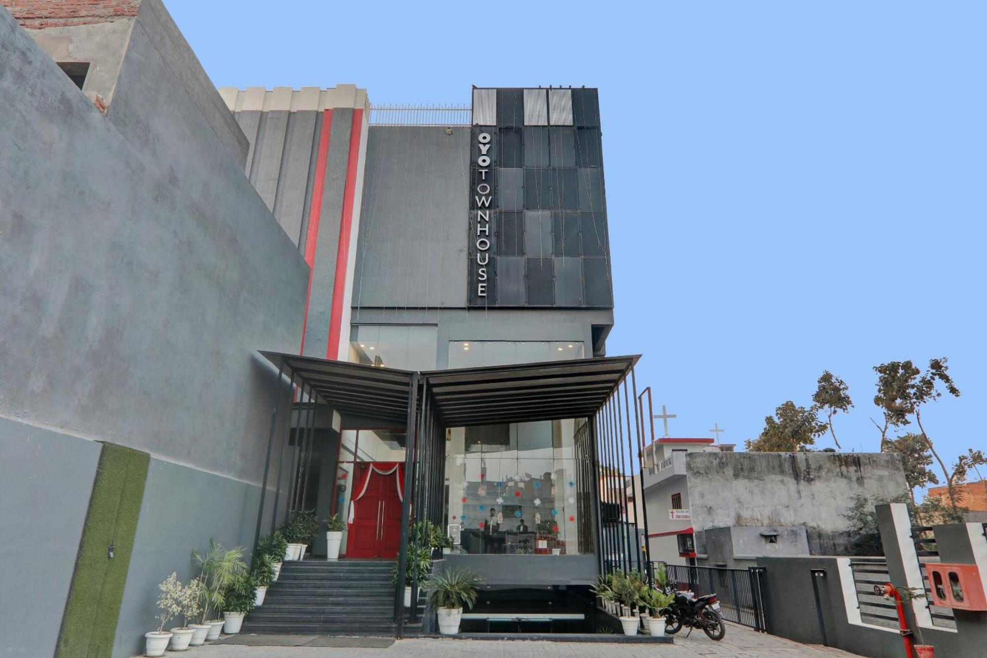Collection O Landmark 3* Lucknow