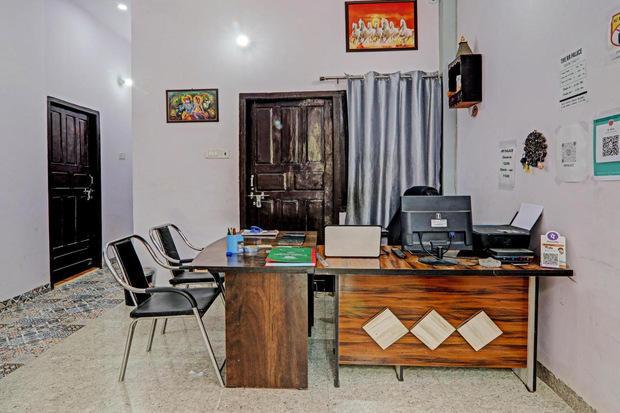 Hotel Oyo Crown Lucknow