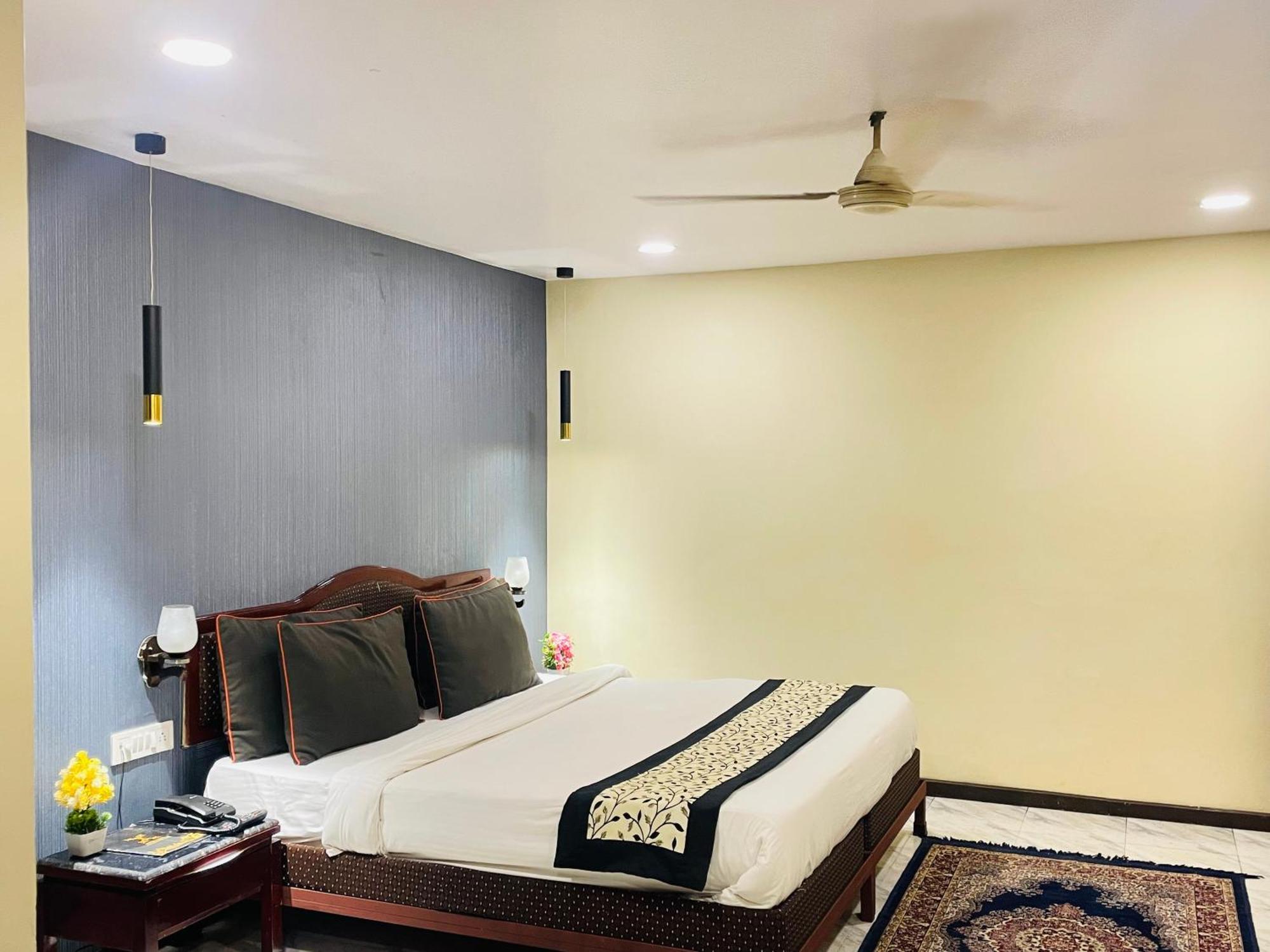 Hotel The Royal Presidency Lucknow