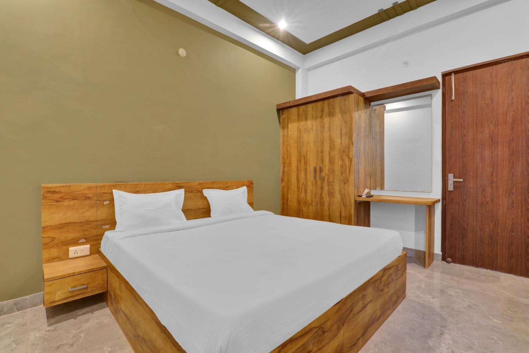 Collection O Golden Galaxy Lucknow