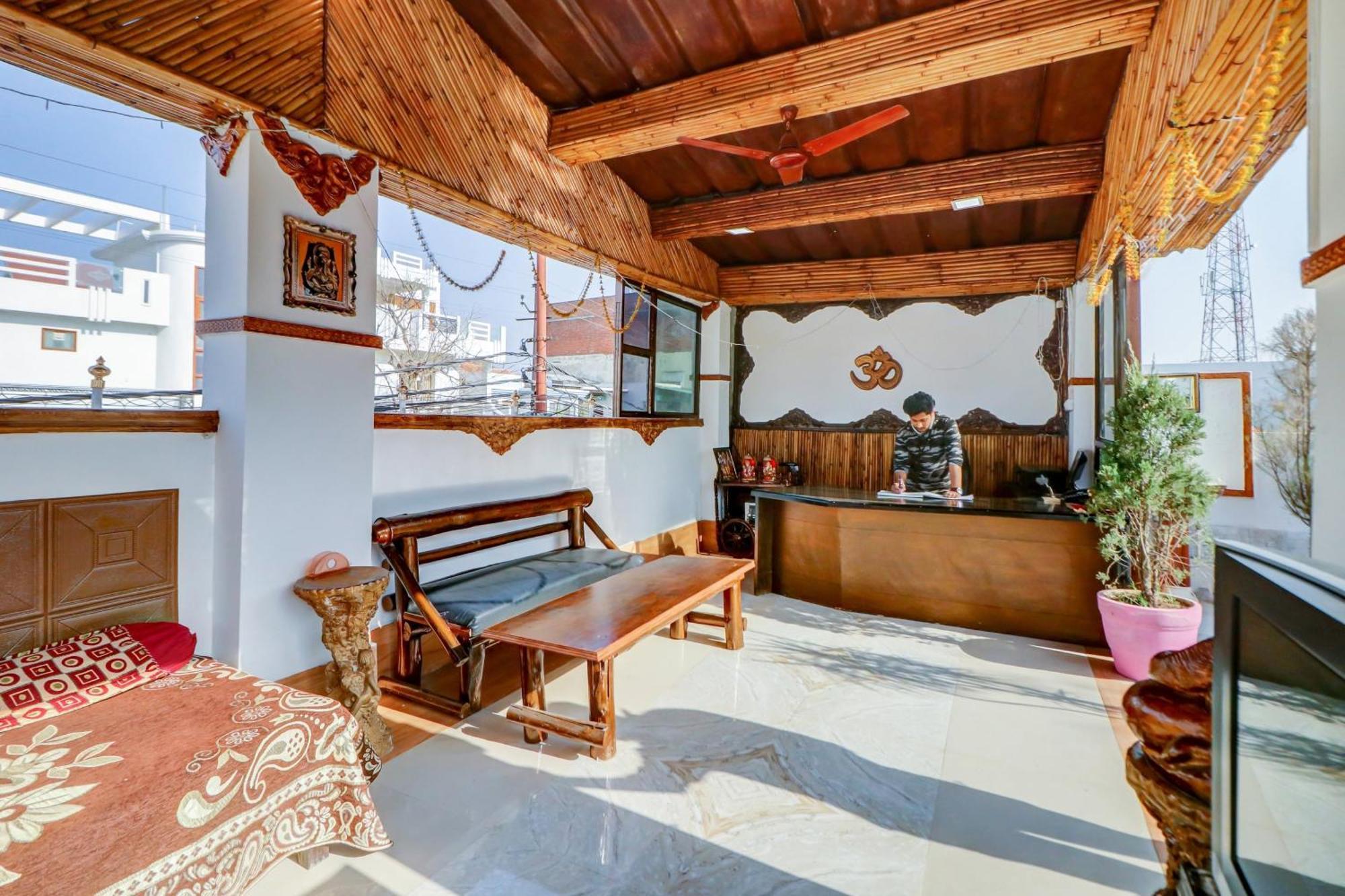 Hotel Oyo Shanti Kuti Near Gomti Riverfront Park