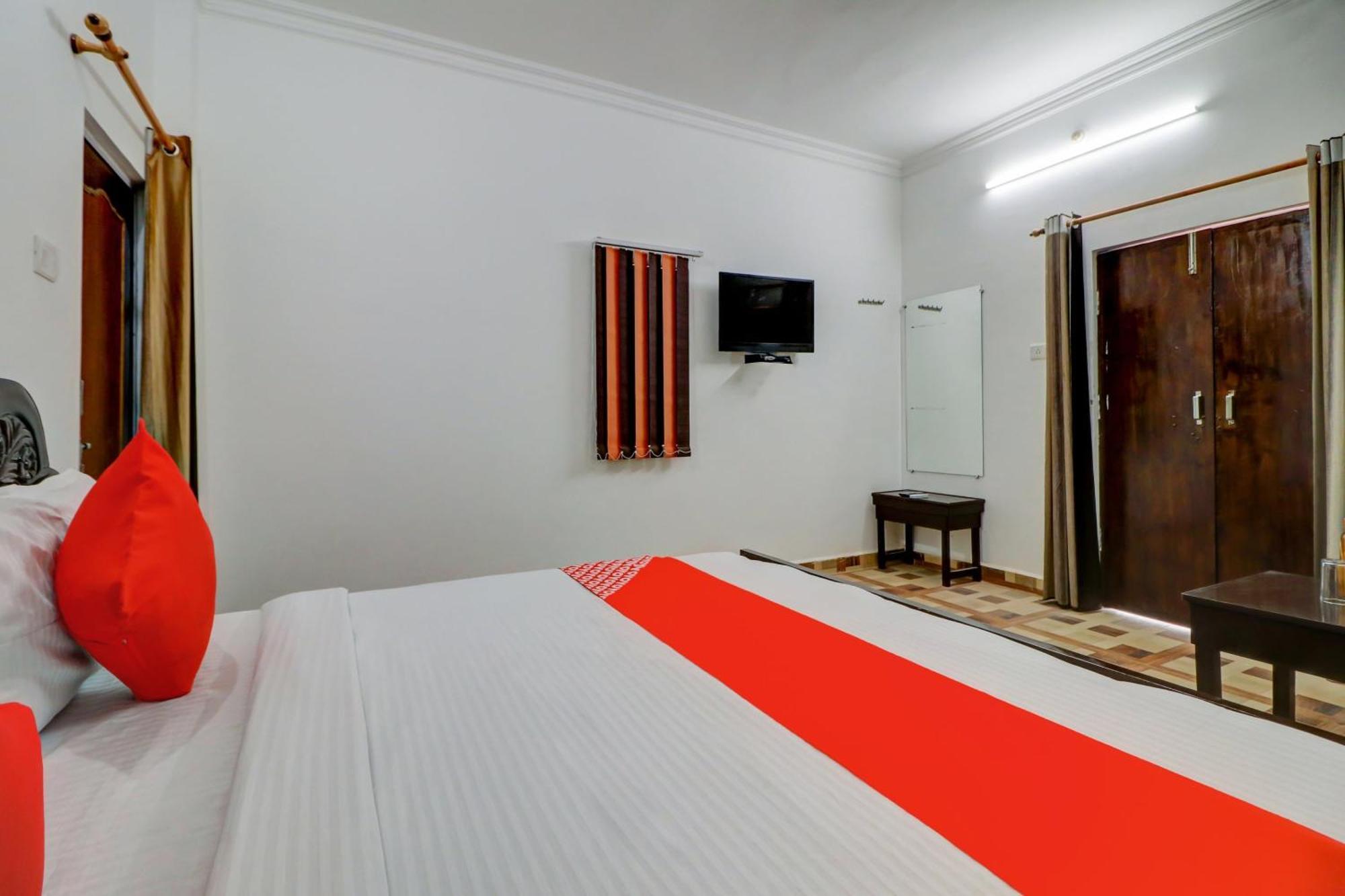 Oyo Shanti Kuti Near Gomti Riverfront Park 3*