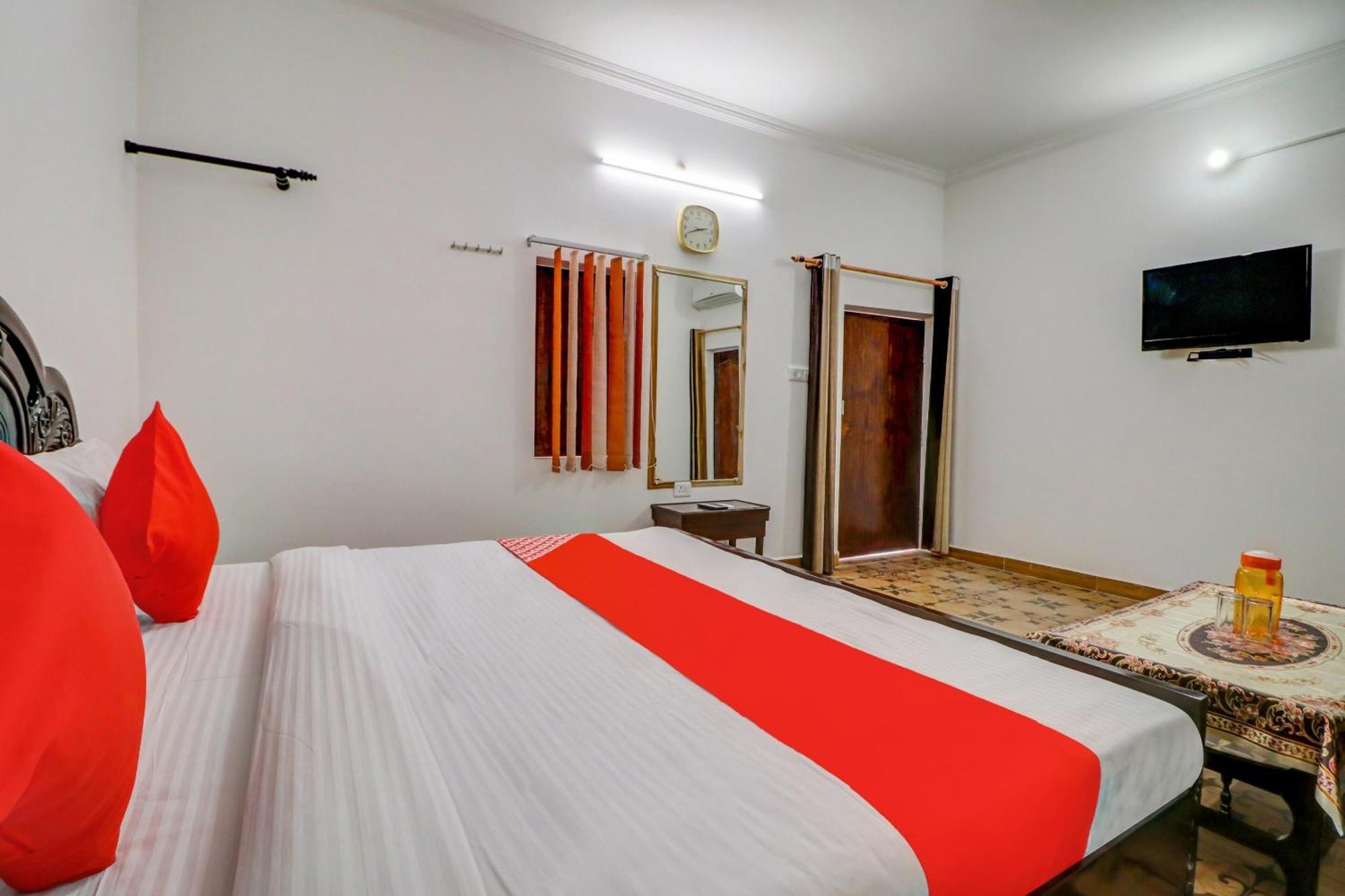 Oyo Shanti Kuti Near Gomti Riverfront Park Hotel Lucknow