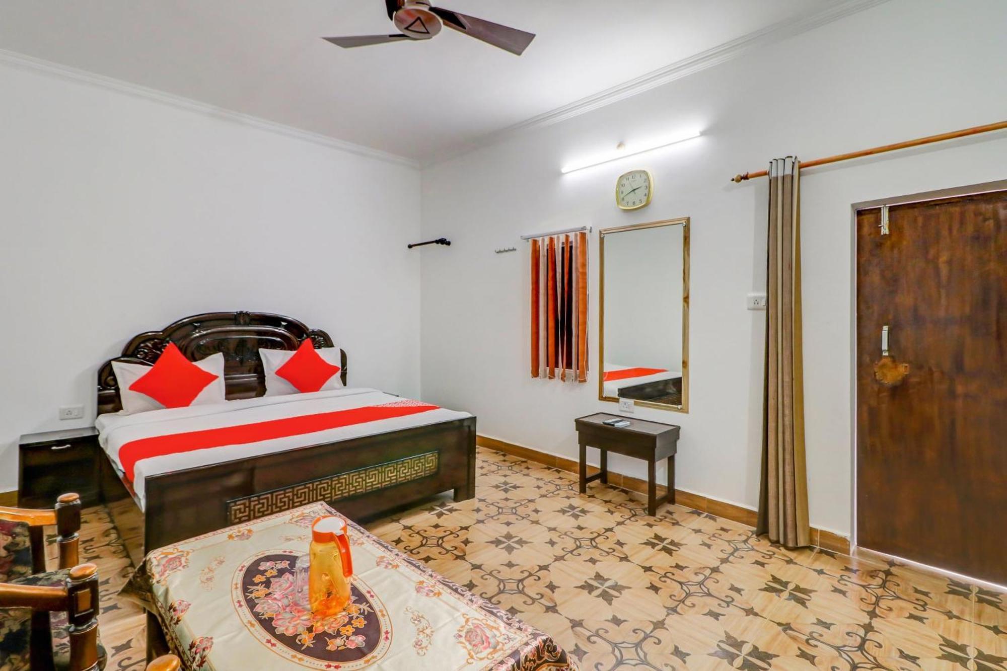 Hotel Oyo Shanti Kuti Near Gomti Riverfront Park 3*
