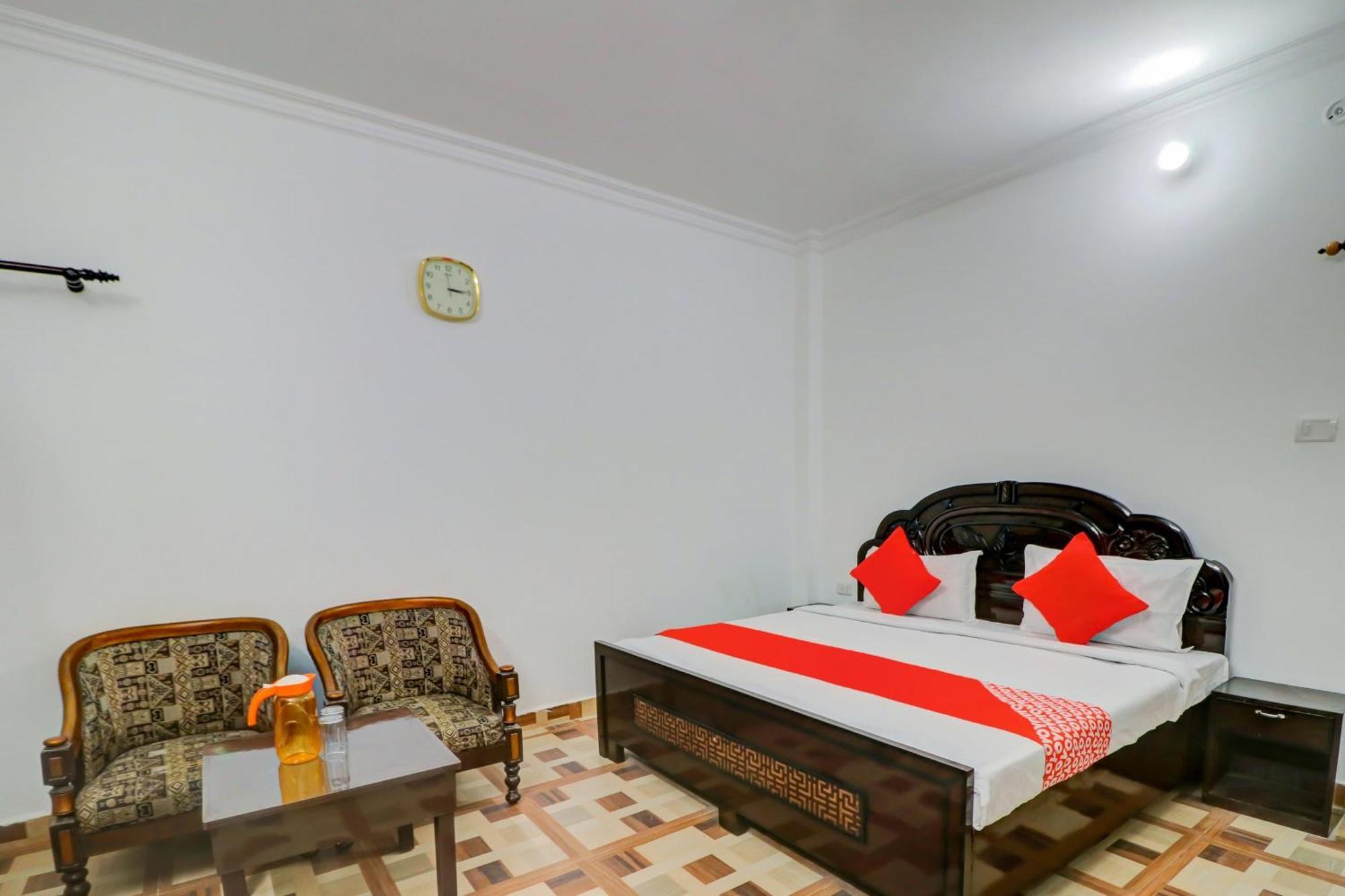 Oyo Shanti Kuti Near Gomti Riverfront Park 3*