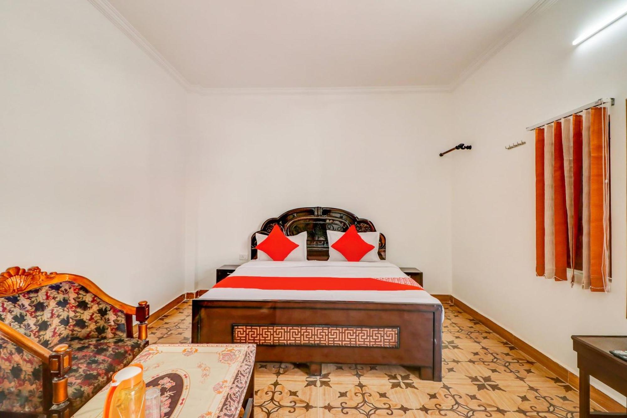 Hotel Oyo Shanti Kuti Near Gomti Riverfront Park