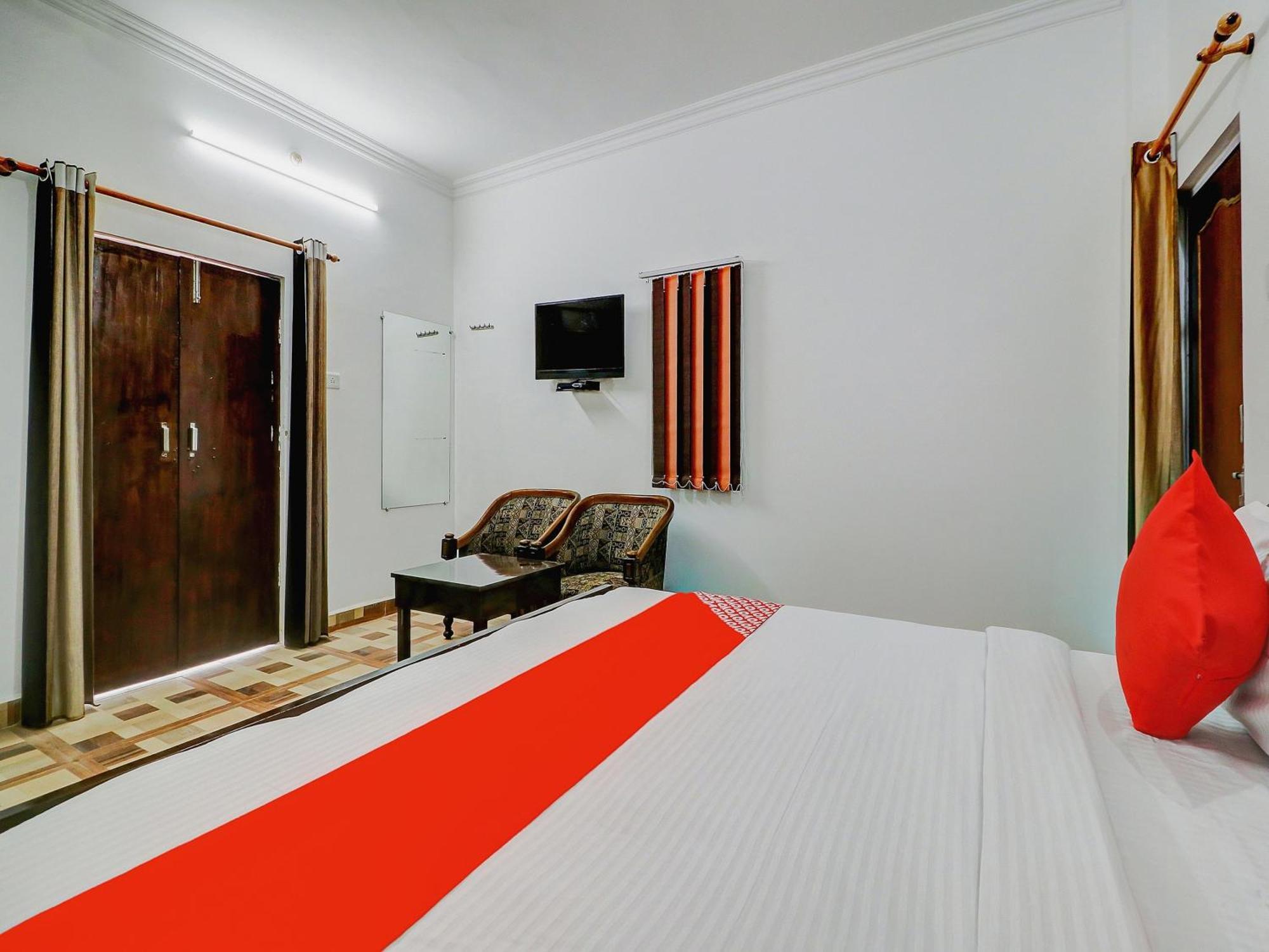 Oyo Shanti Kuti Near Gomti Riverfront Park Hotel Lucknow