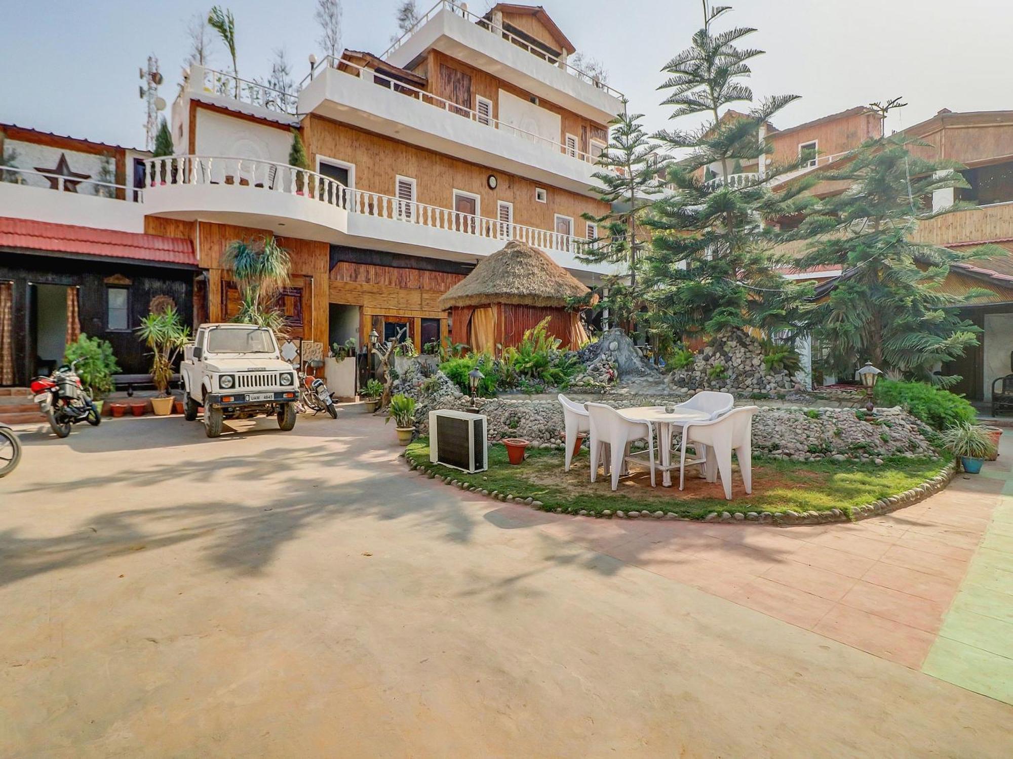 Hotel Oyo Shanti Kuti Near Gomti Riverfront Park