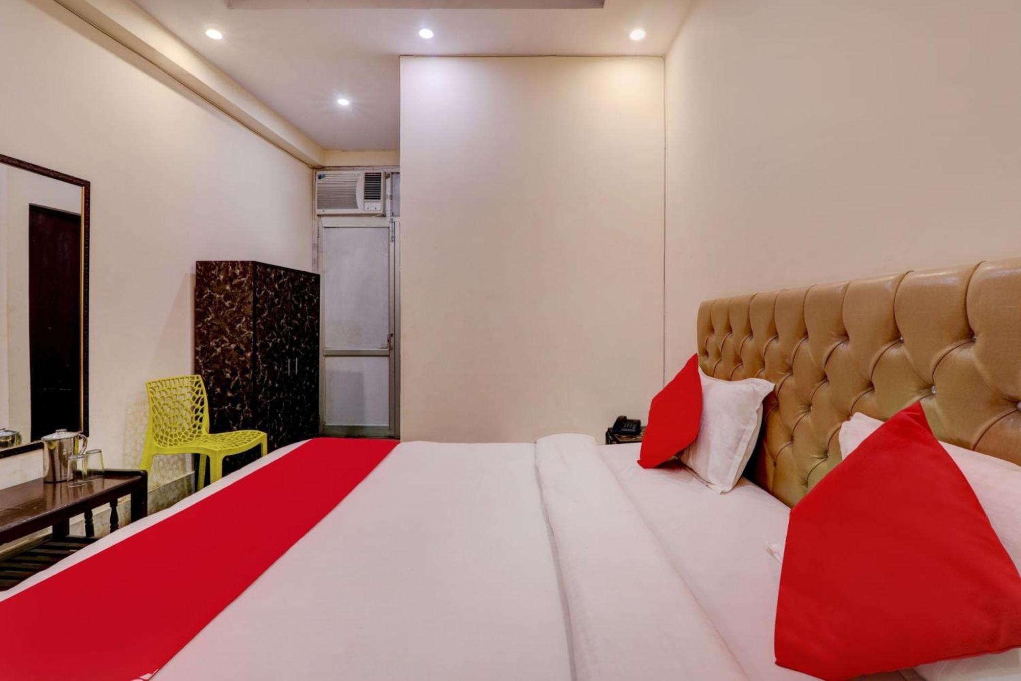 O Moon Palace Near Sahara Ganj Mall 3*