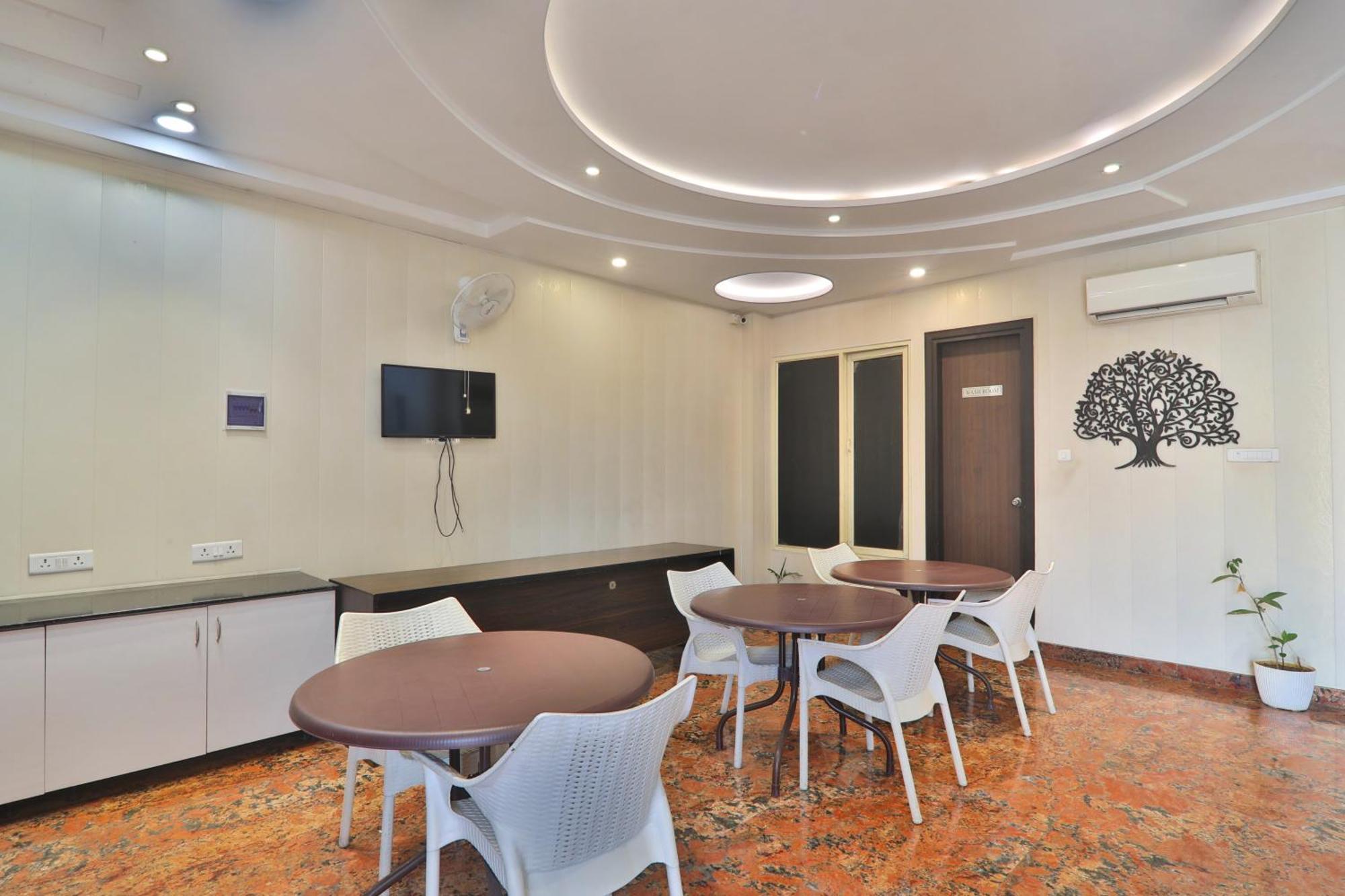 Aarya Hotel Lucknow