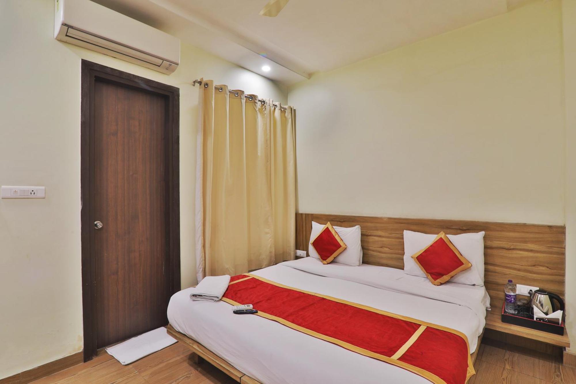Hotel Aarya Lucknow