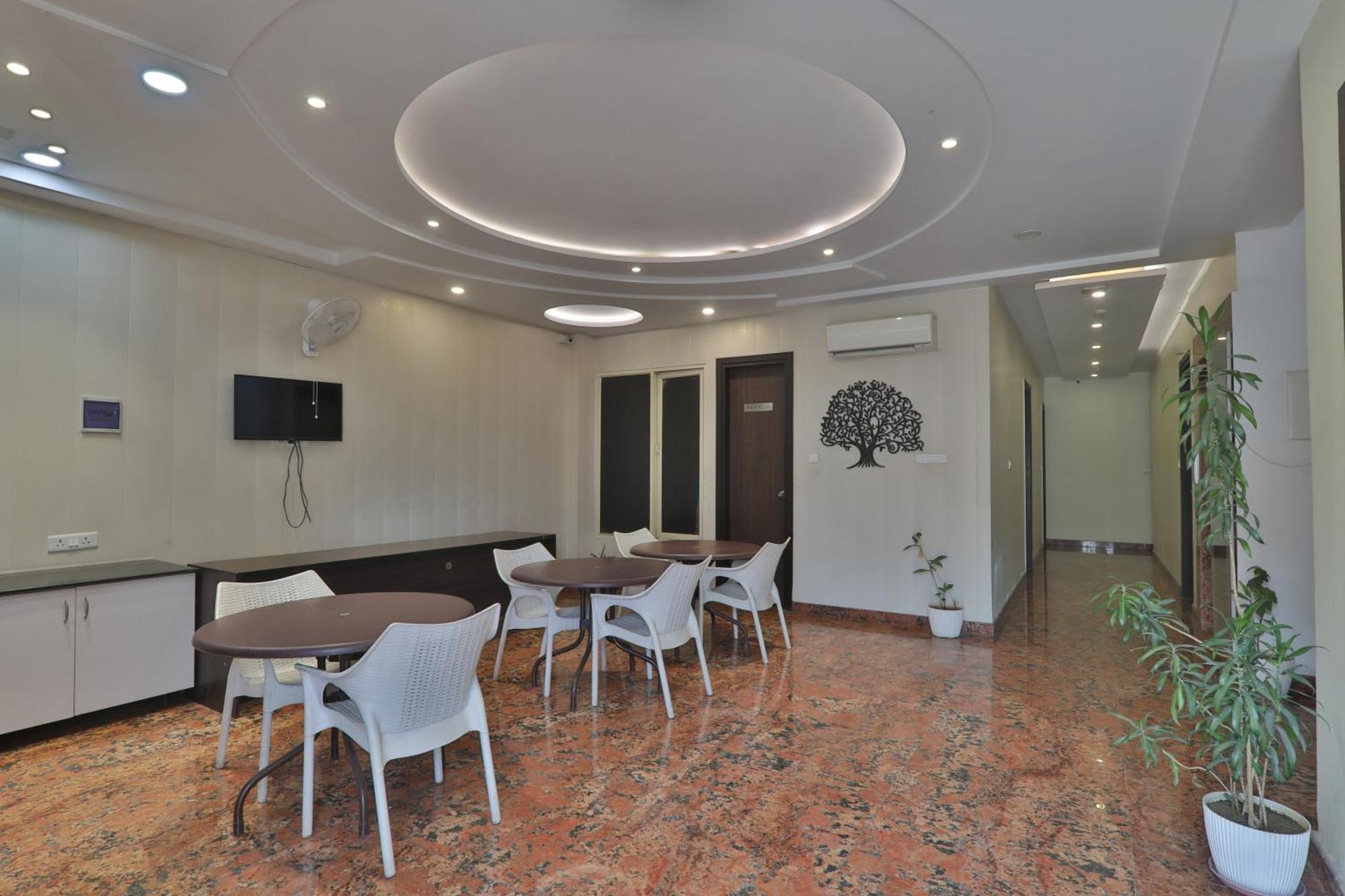 Aarya Hotel
