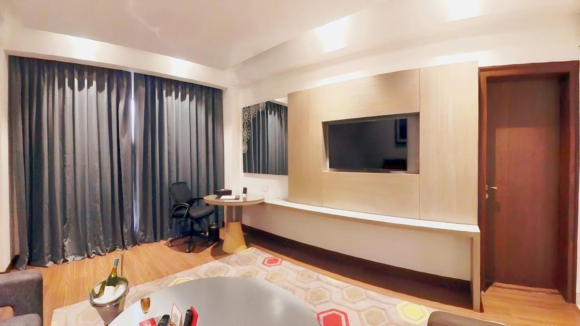 Hotel Ramada Plaza By Wyndham Lucknow