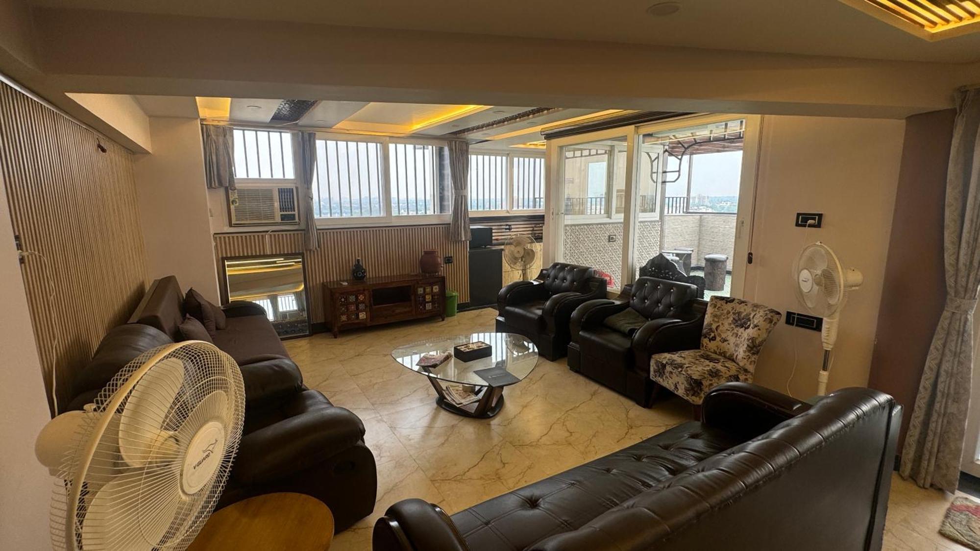 Riverfront Penthouse With Spacious Terrace Holiday home Lucknow
