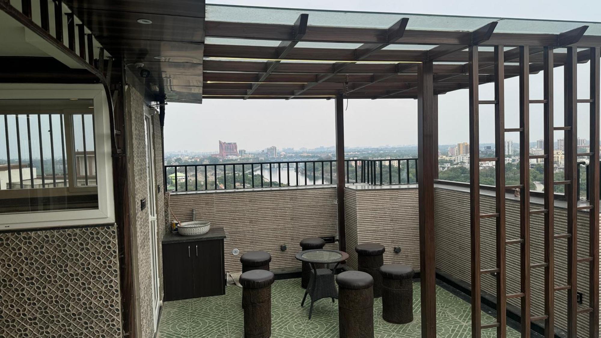 Riverfront Penthouse With Spacious Terrace *