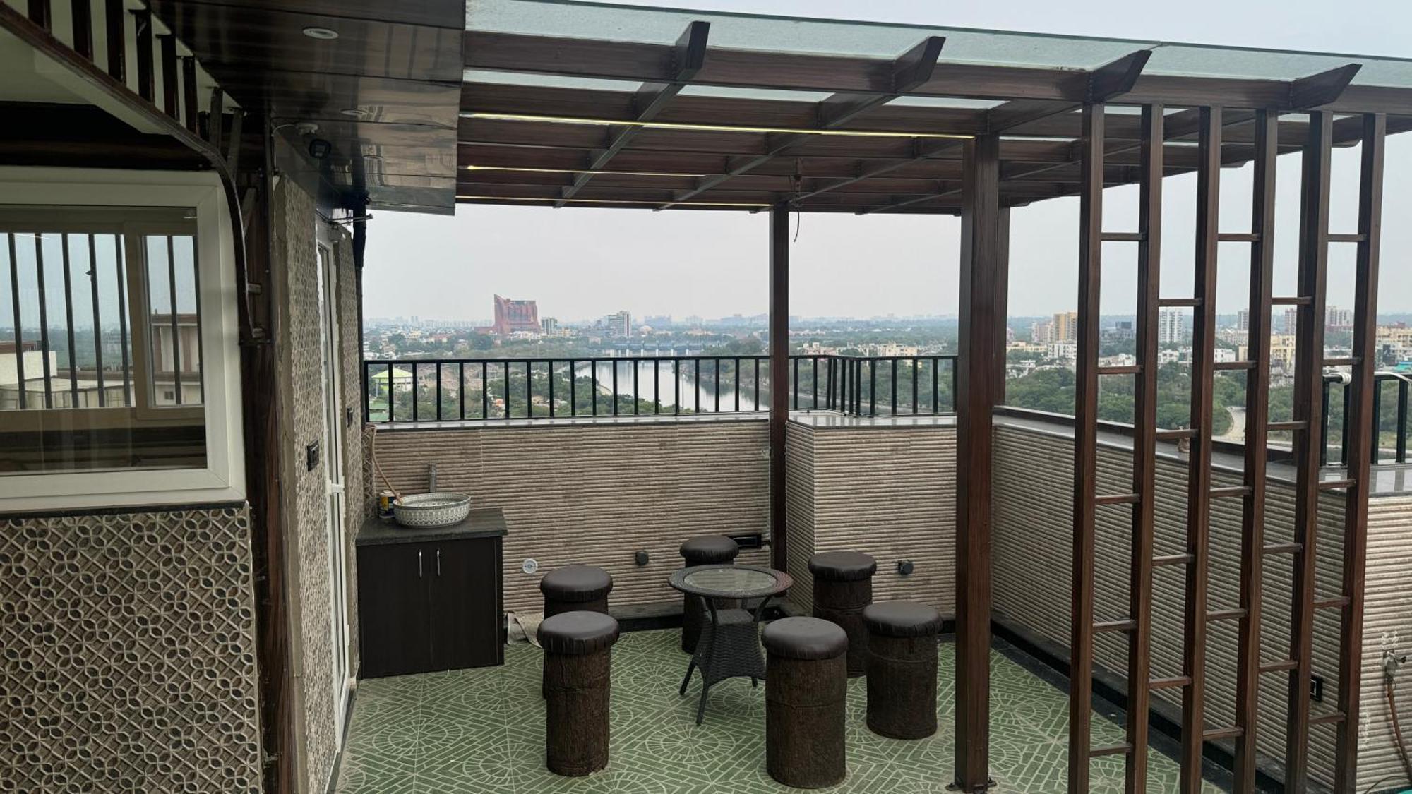 Riverfront Penthouse With Spacious Terrace