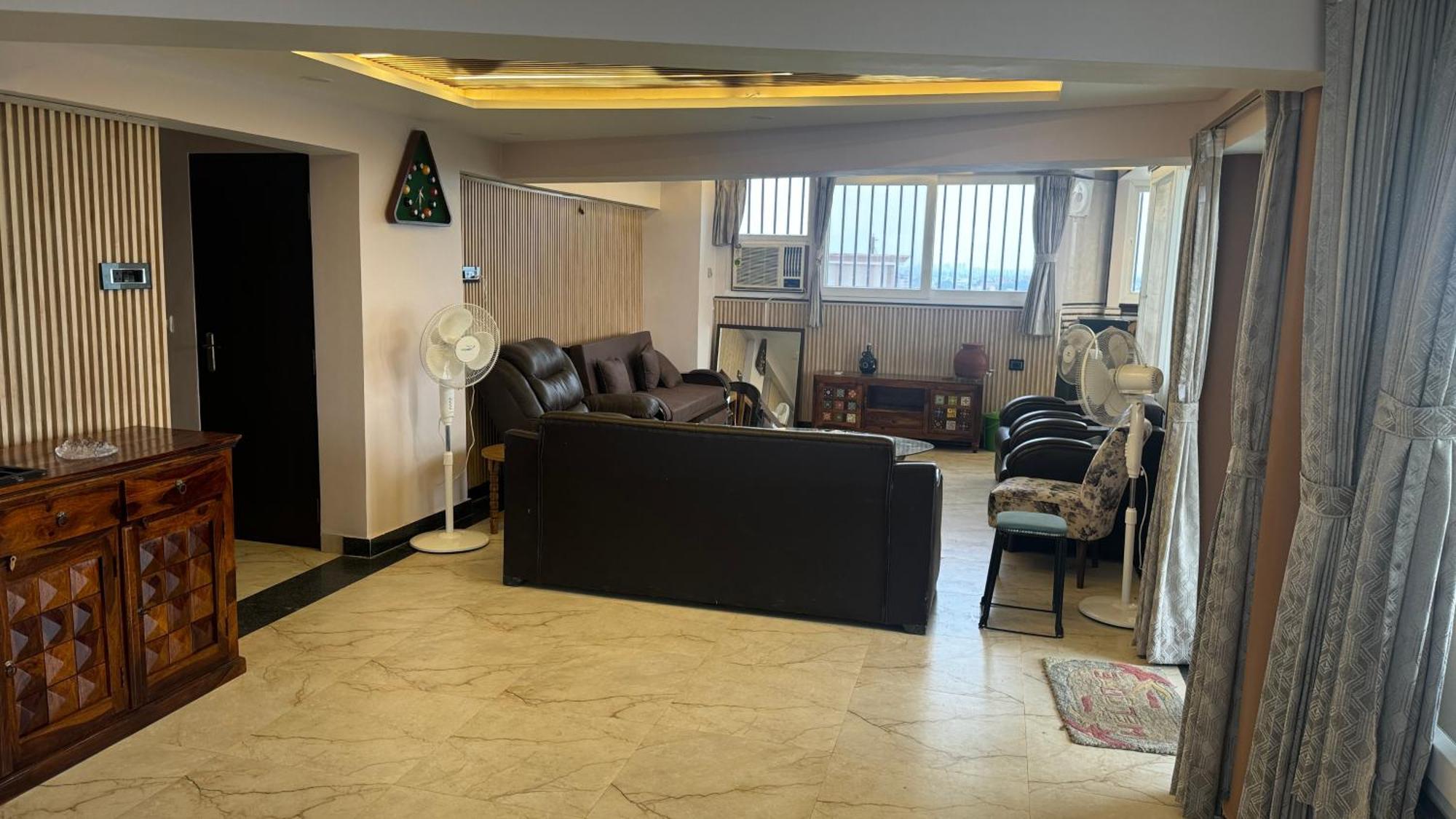Riverfront Penthouse With Spacious Terrace *