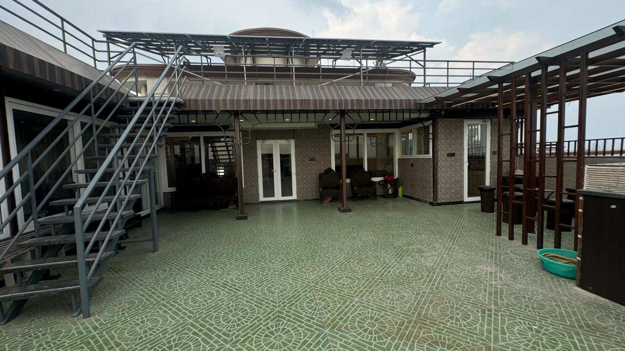 Riverfront Penthouse With Spacious Terrace Holiday home