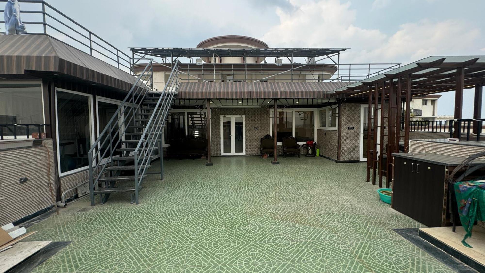 Holiday home Riverfront Penthouse With Spacious Terrace Lucknow