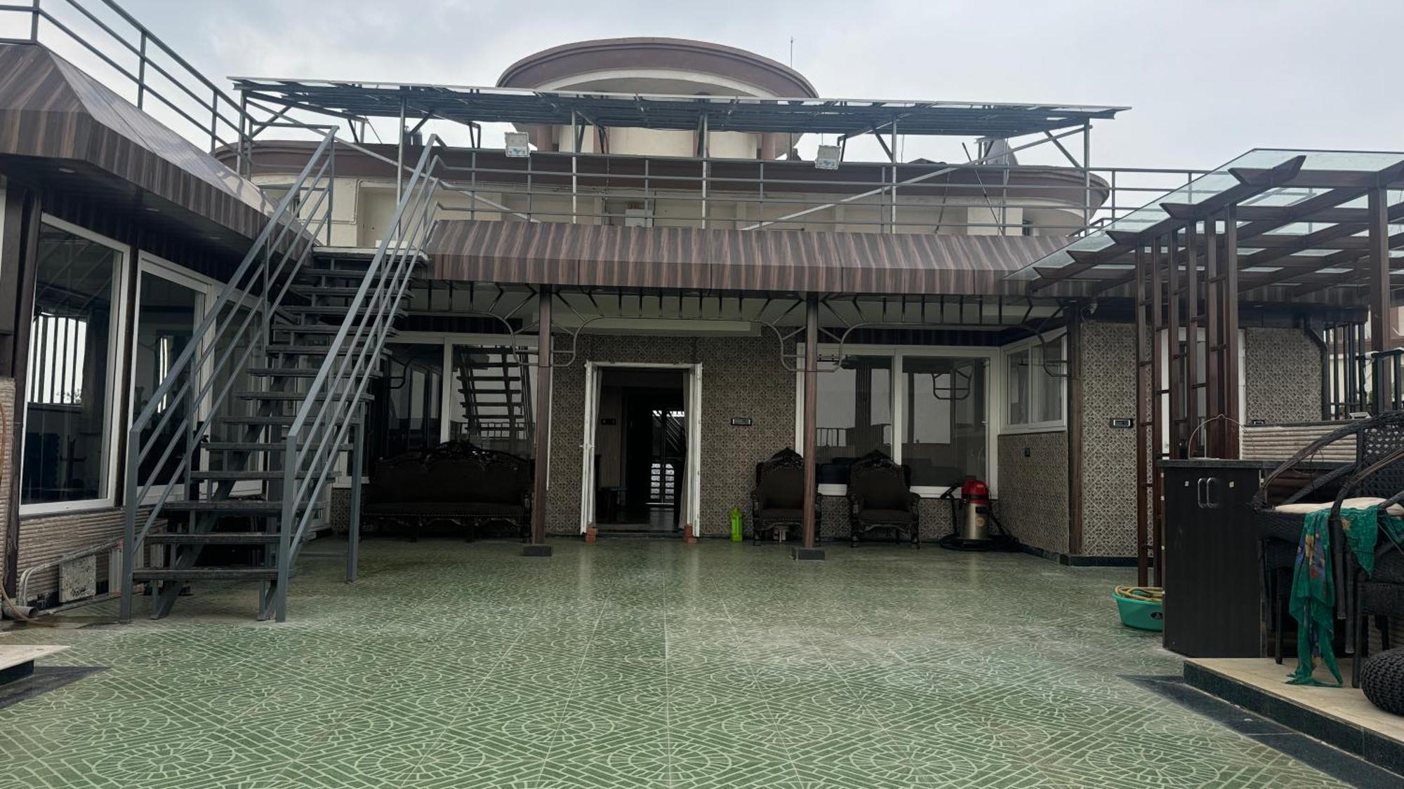 Holiday home Riverfront Penthouse With Spacious Terrace