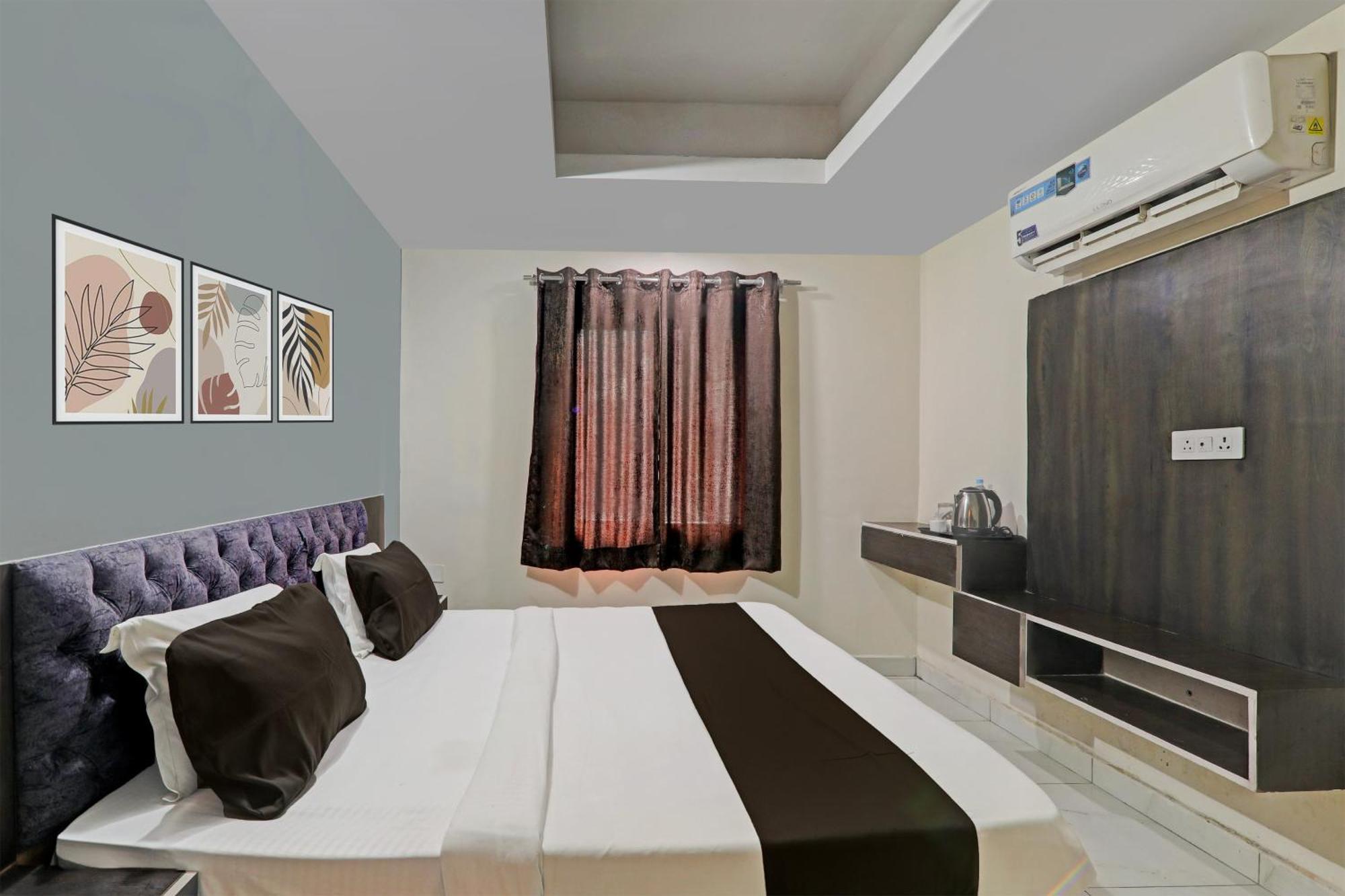 Hotel O Champ 4*