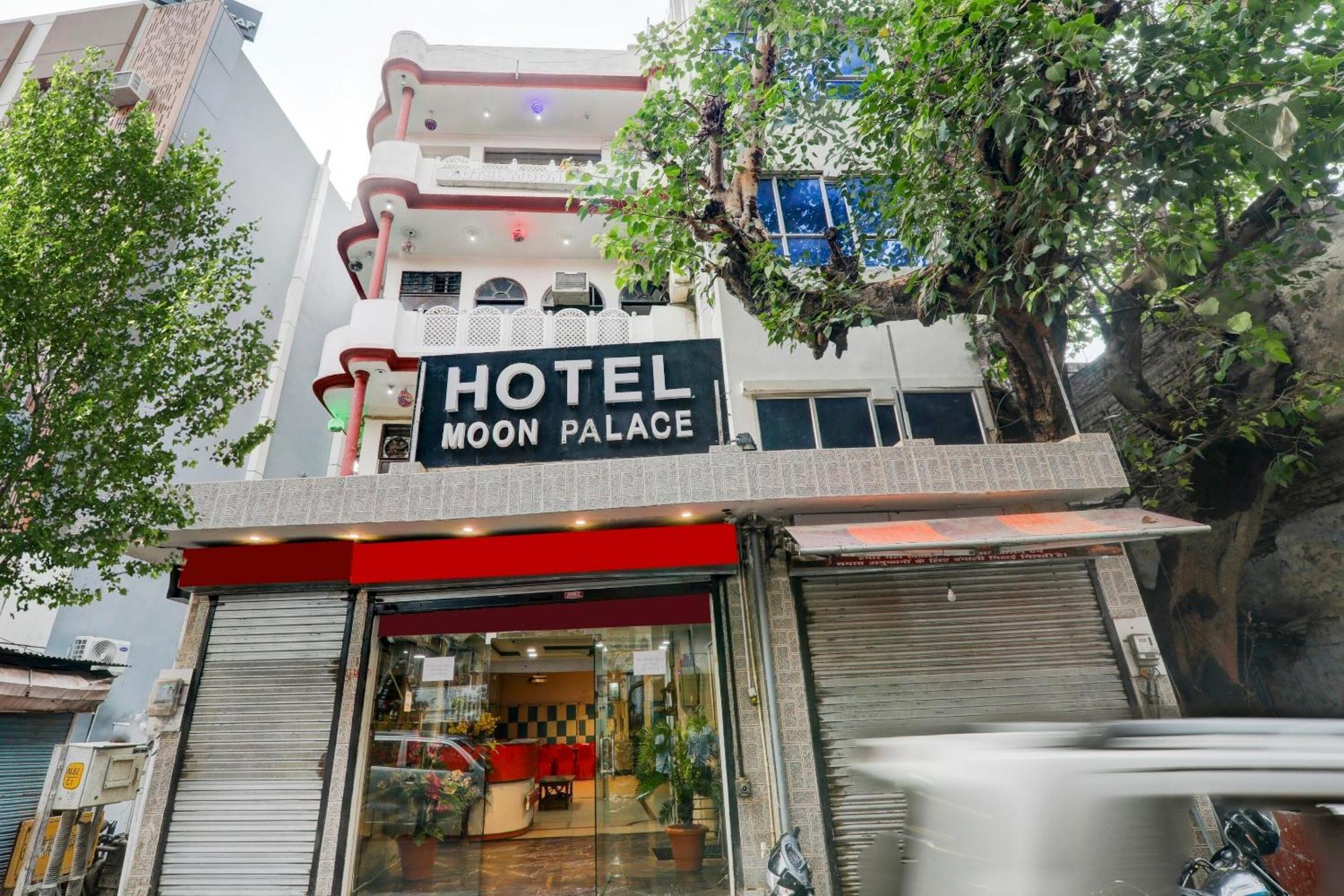 O Moon Palace Near Sahara Ganj Mall Hotel 3*