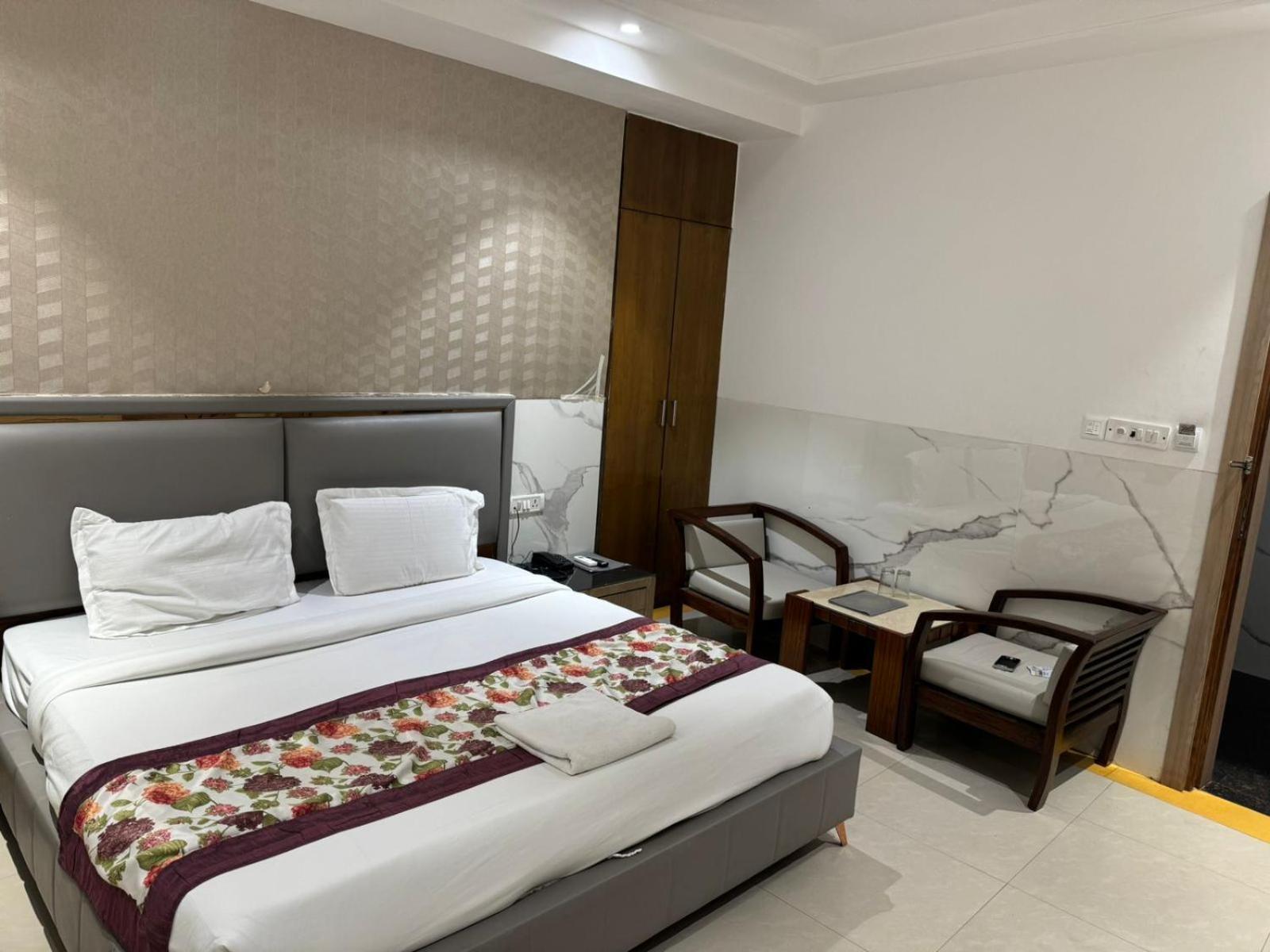 Avantika Hotel