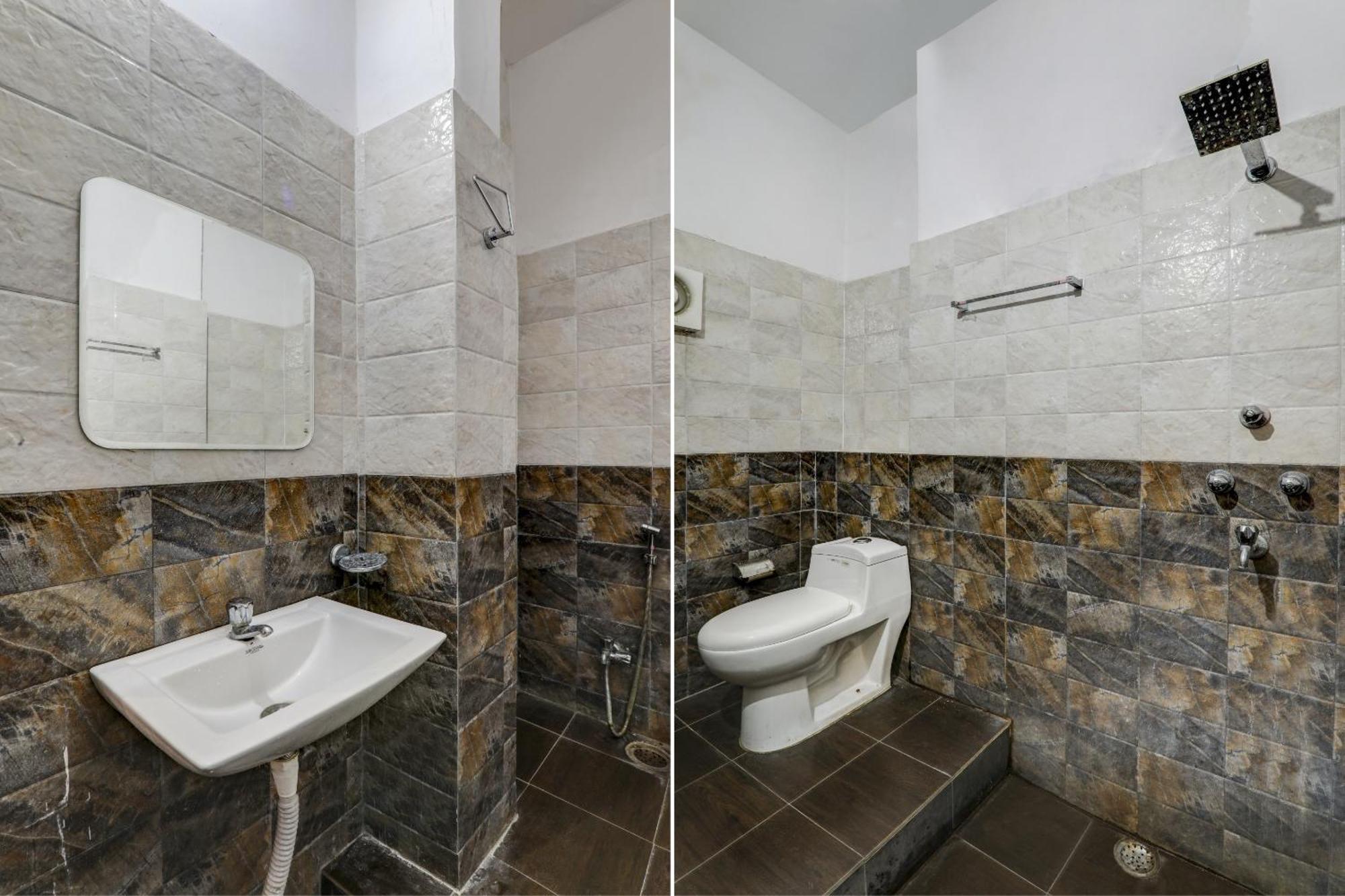 O Moon Palace Near Sahara Ganj Mall Hotel