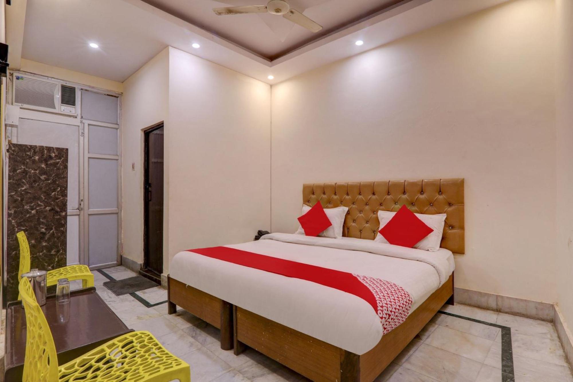 O Moon Palace Near Sahara Ganj Mall