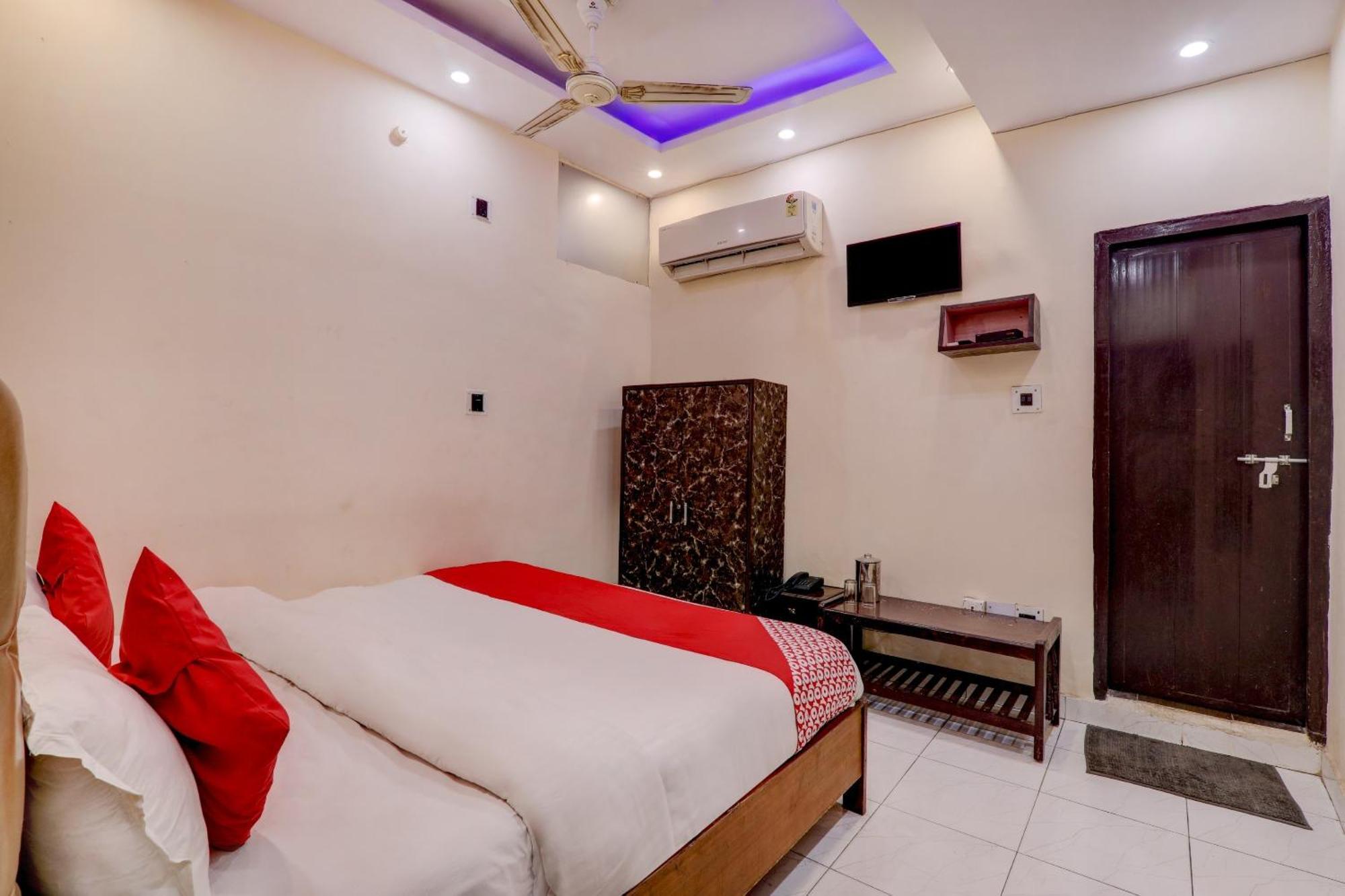 Hotel O Moon Palace Near Sahara Ganj Mall