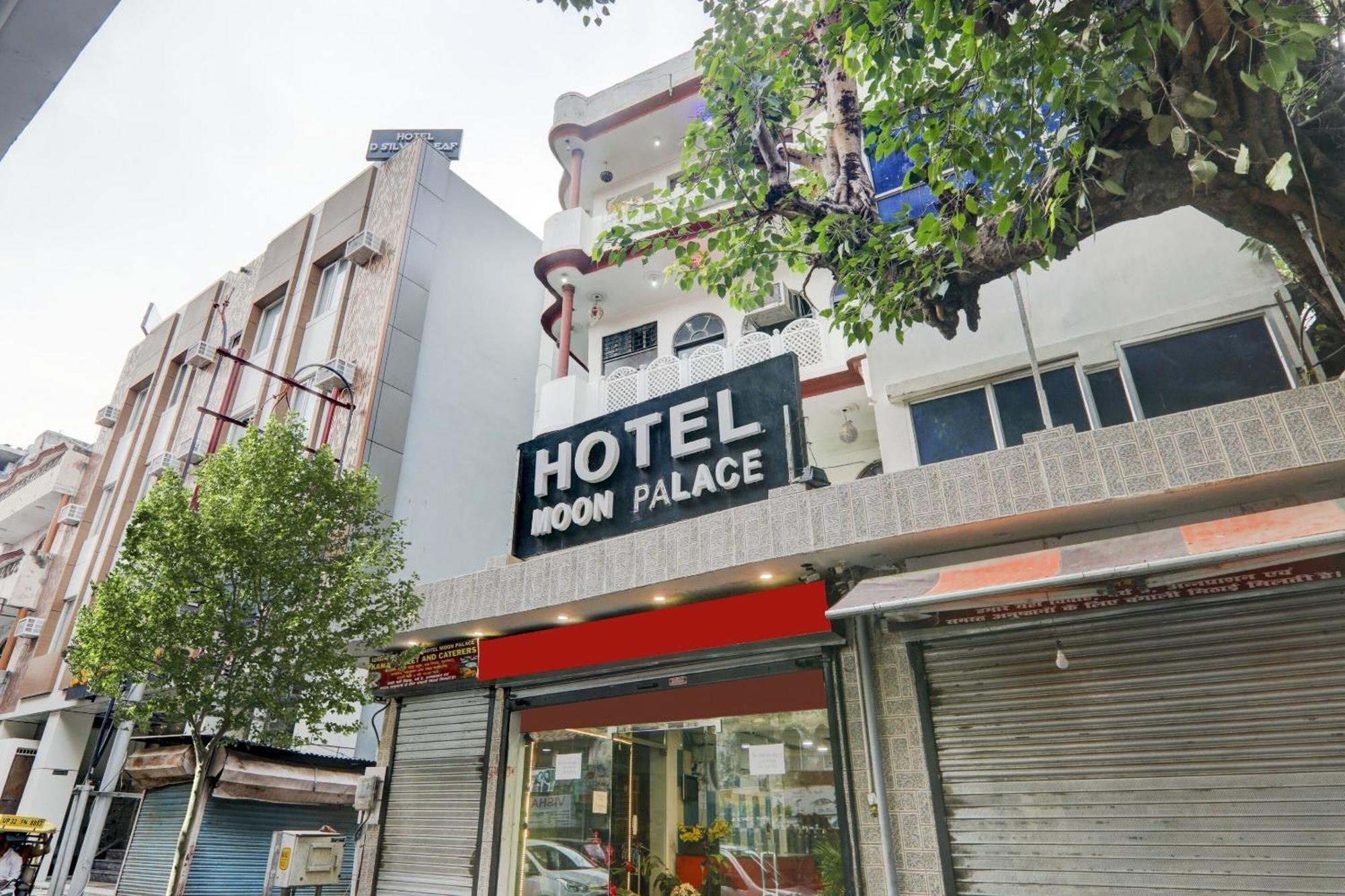 O Moon Palace Near Sahara Ganj Mall Hotel