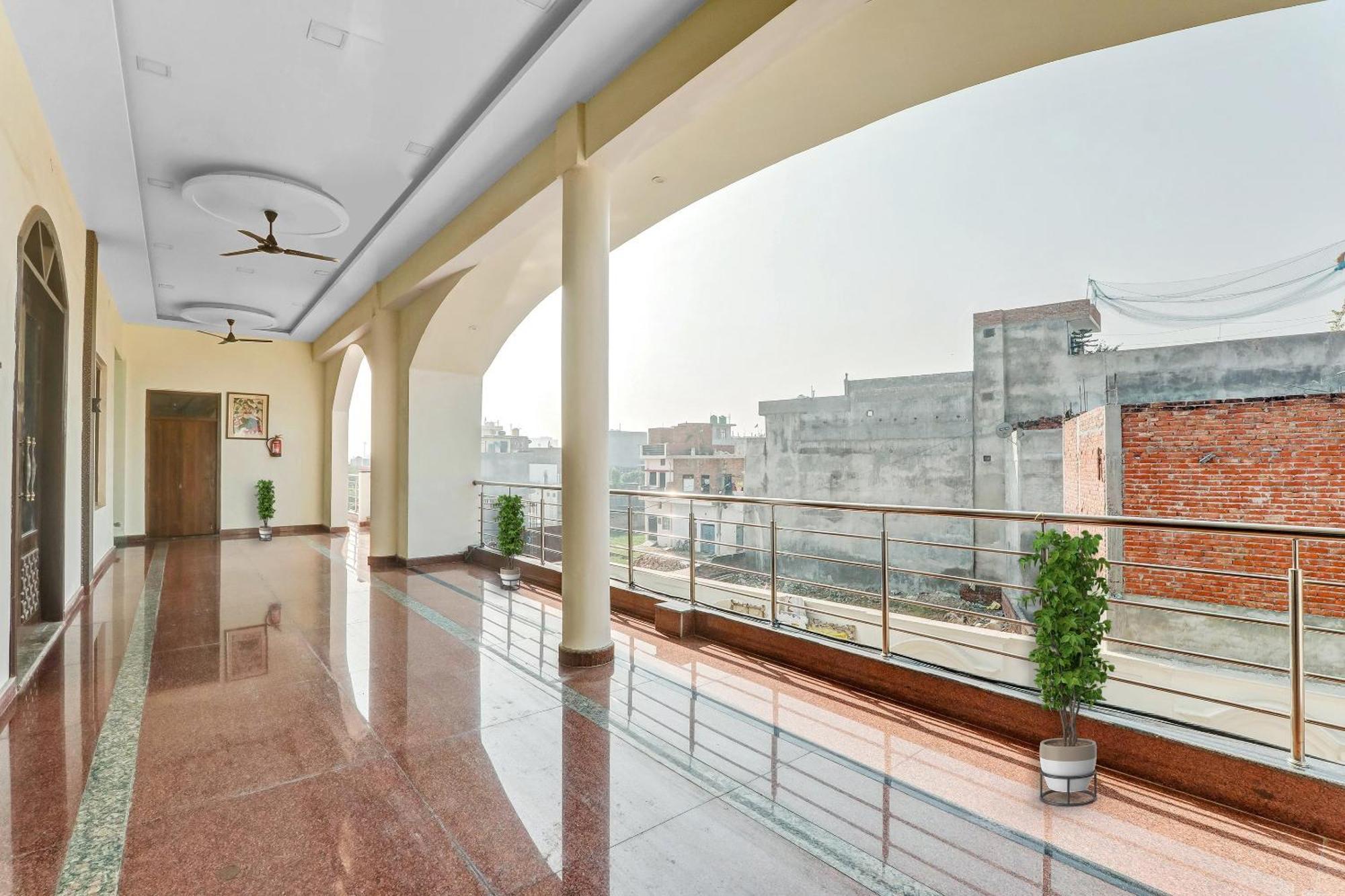 Hotel O M V Room's & Banquet Lucknow