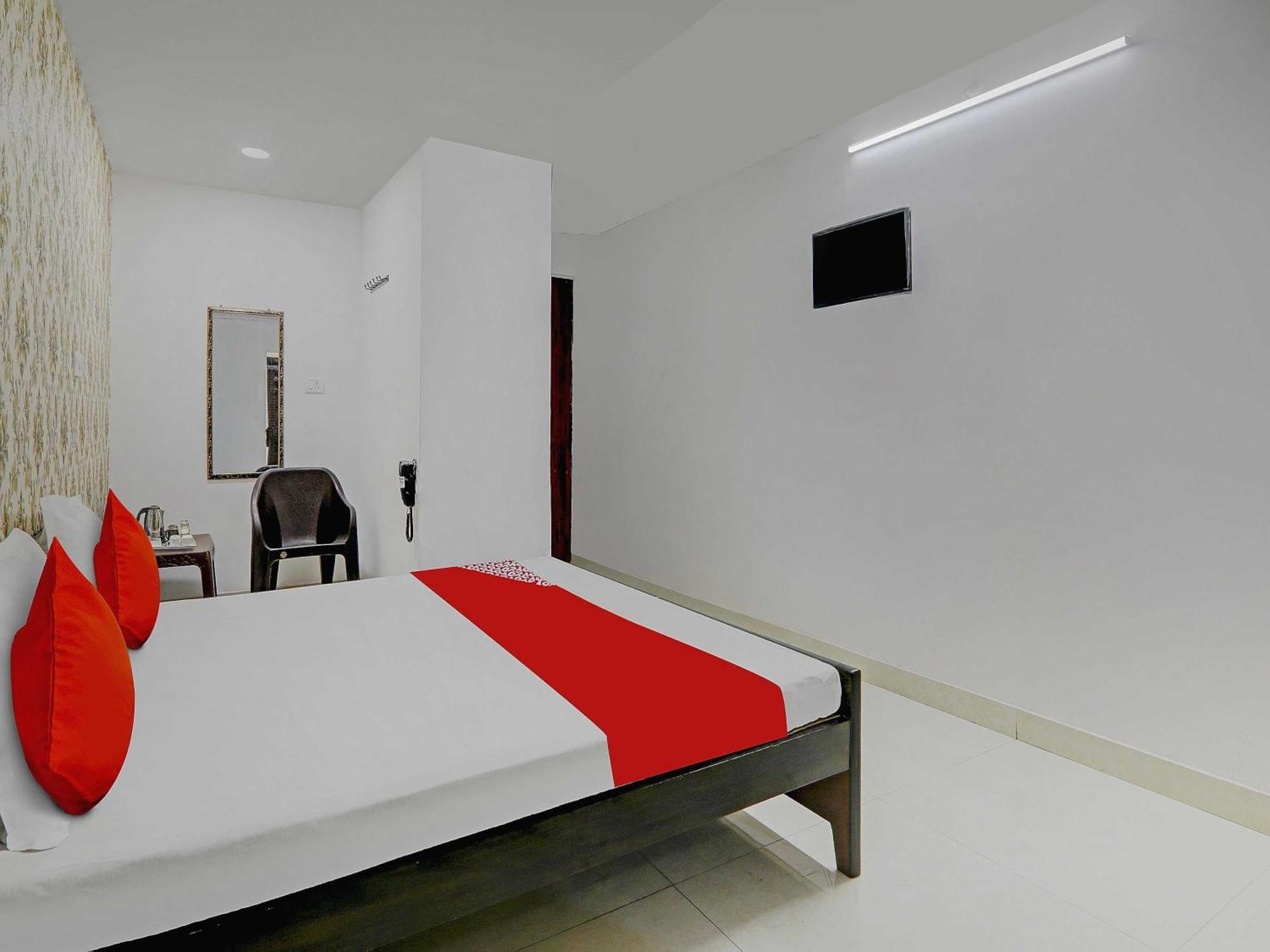 Hotel O Ck Near Chaudhary Charan Singh International Airport