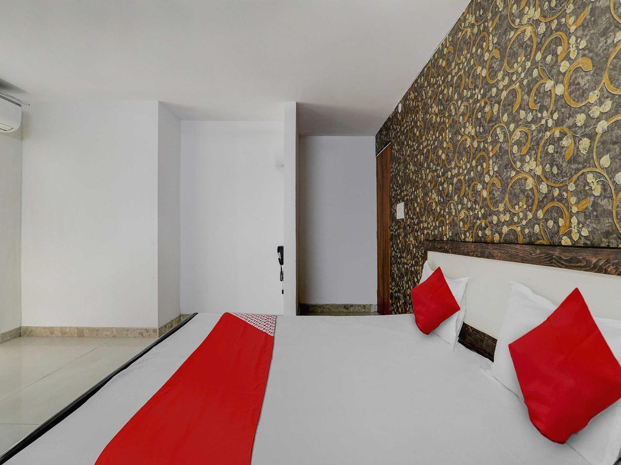 Hotel O Ck Near Chaudhary Charan Singh International Airport 3*