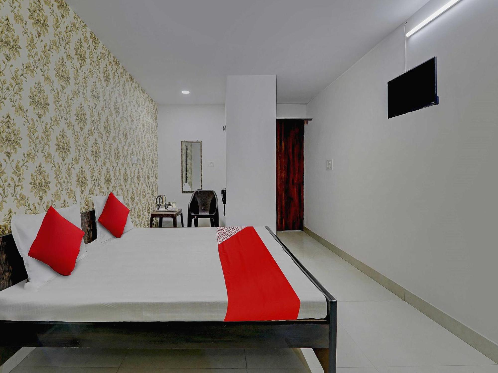Hotel O Ck Near Chaudhary Charan Singh International Airport