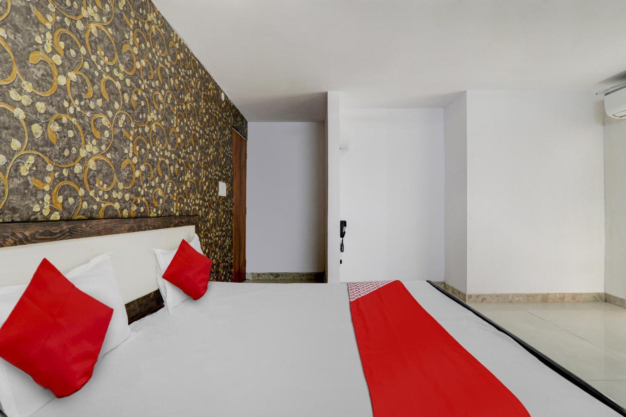 Hotel O Ck Near Chaudhary Charan Singh International Airport 3*
