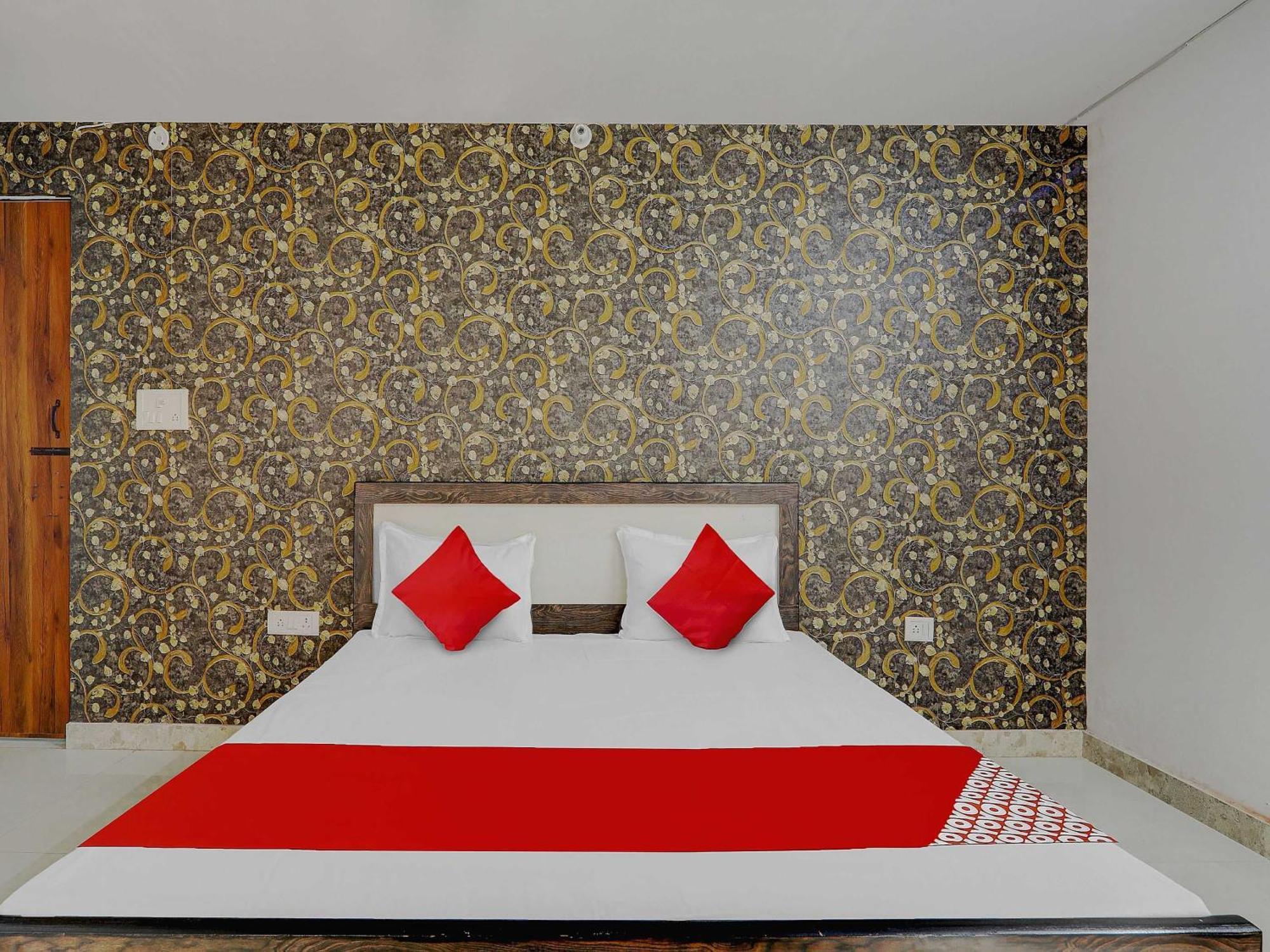 O Ck Near Chaudhary Charan Singh International Airport 3* Lucknow