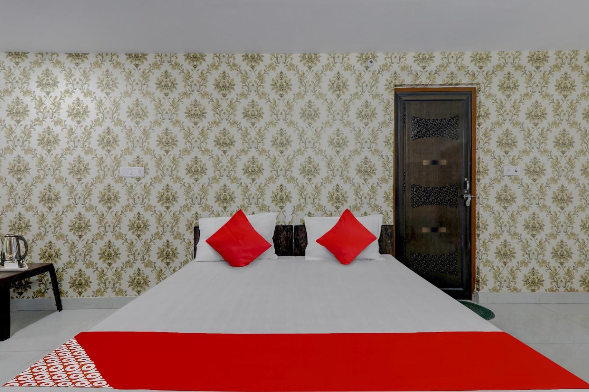 O Ck Near Chaudhary Charan Singh International Airport 3*
