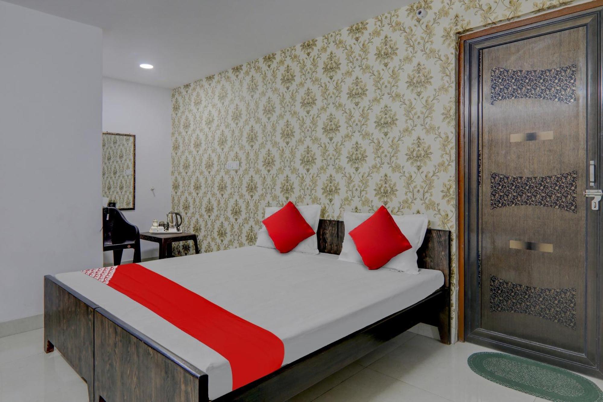 O Ck Near Chaudhary Charan Singh International Airport 3*