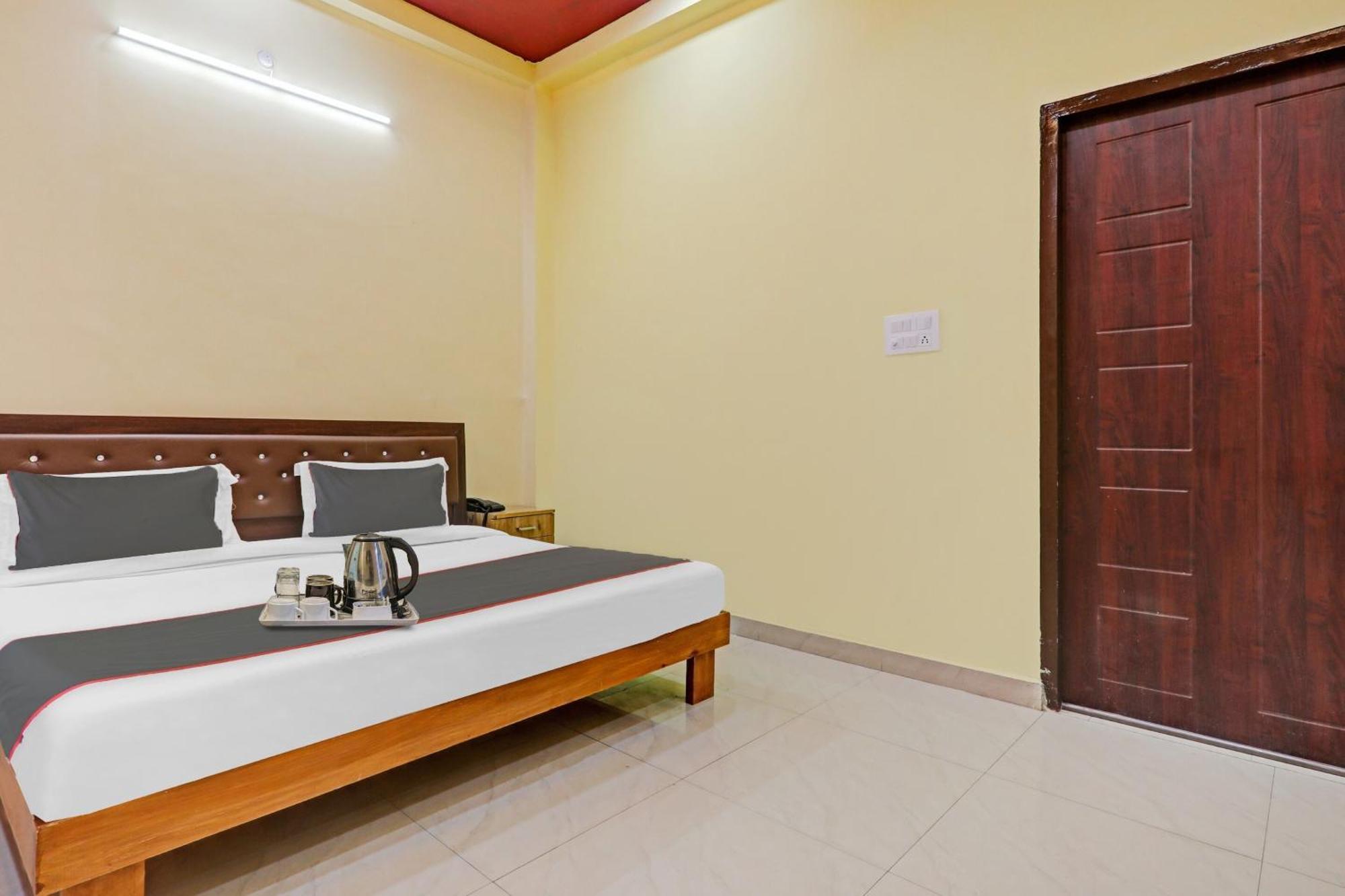 Capital O Phenix Elite Near Phoenix United Hotel Lucknow