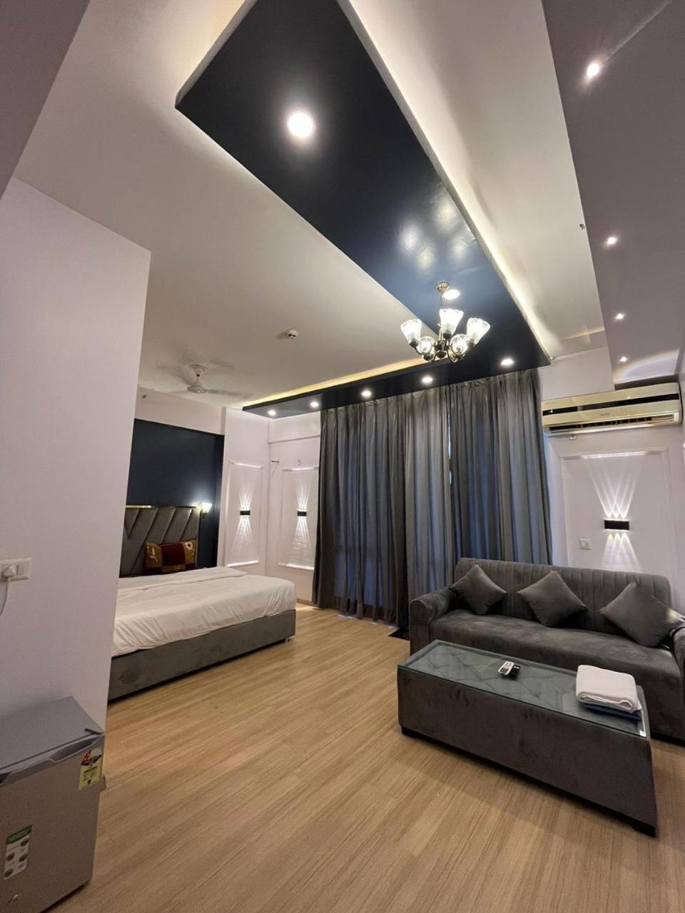 Hotel The Royal Gomti Nagar 3*