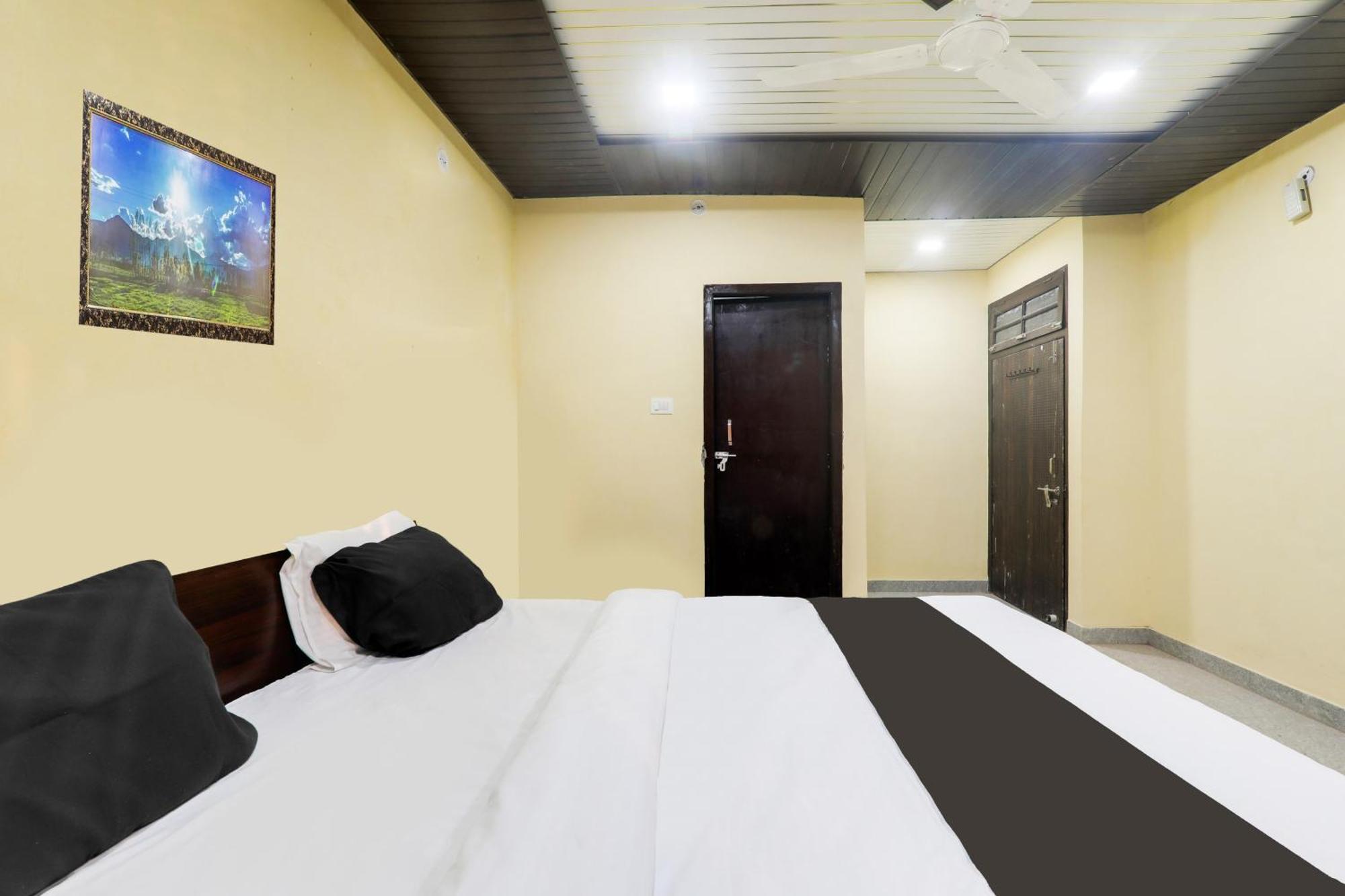 O Basera Hotel 2*