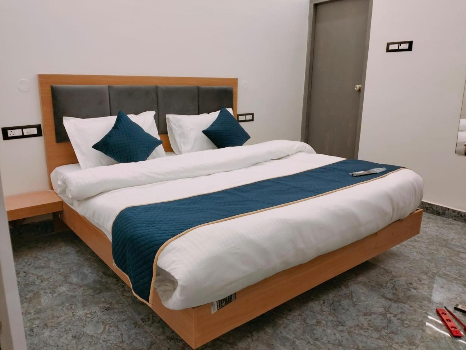 Wonder - Free Pick Up Hotel