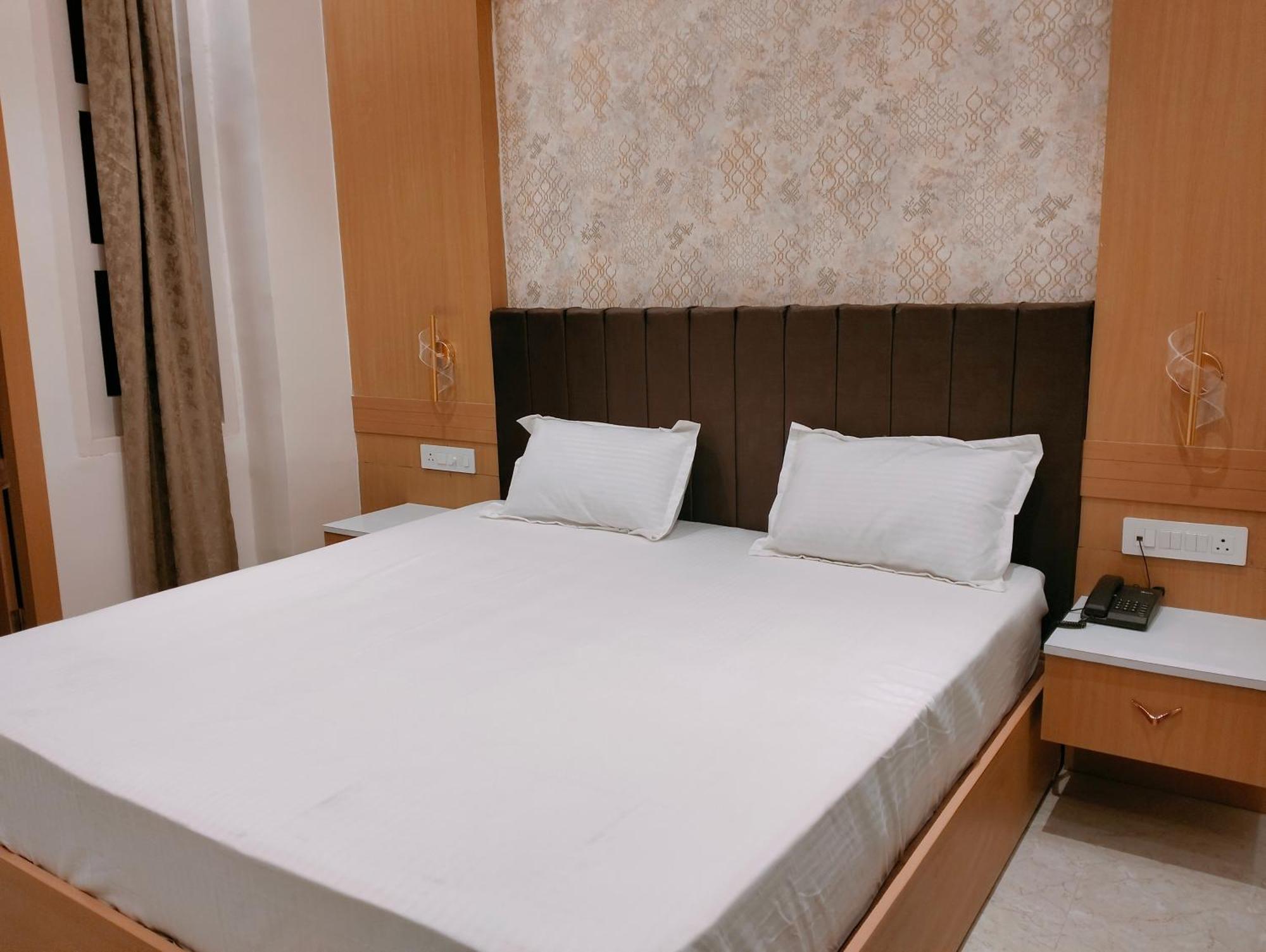Wonder - Free Pick Up Hotel 3*
