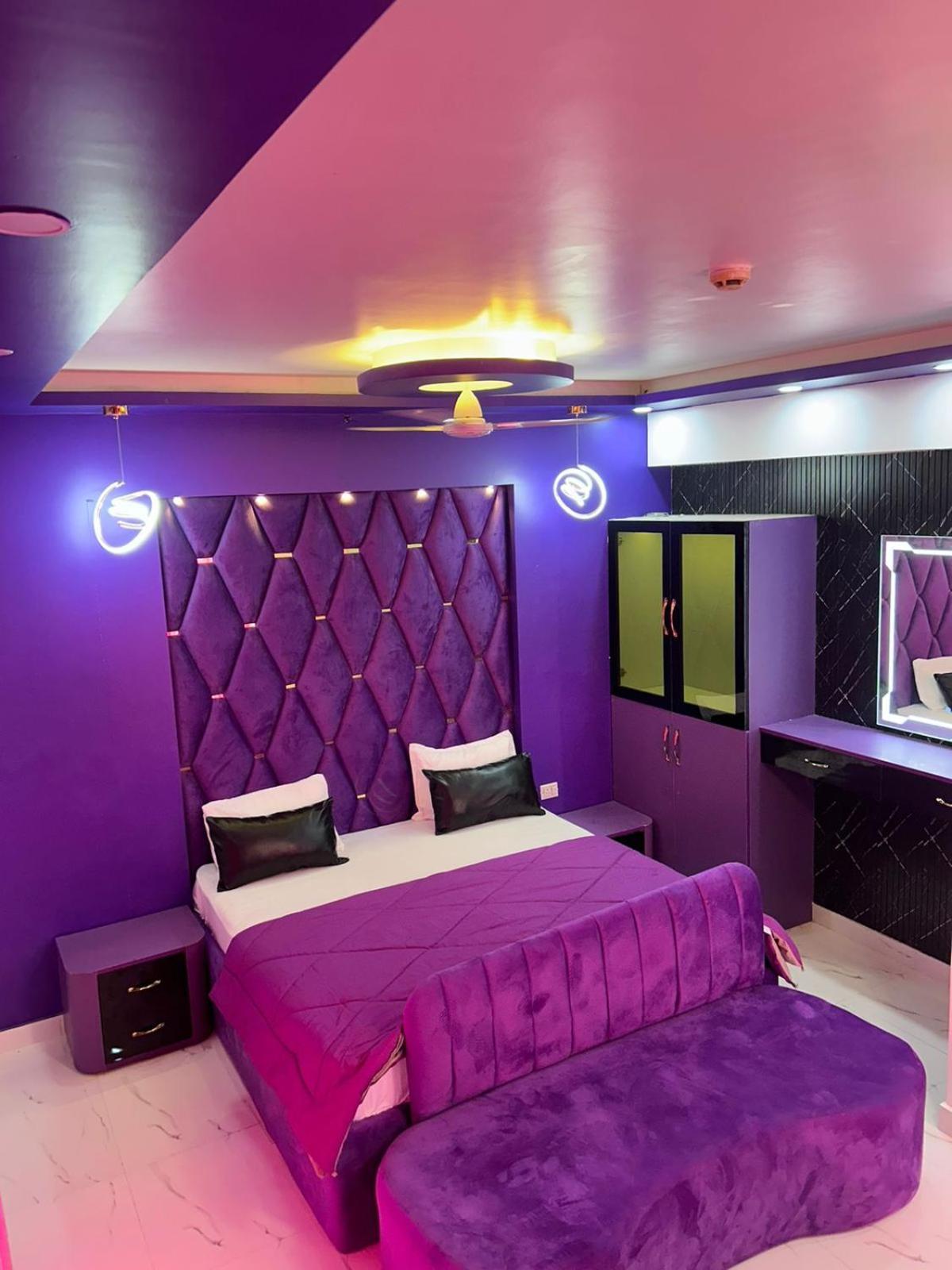 Hotel Roseate By Manhattan 4*