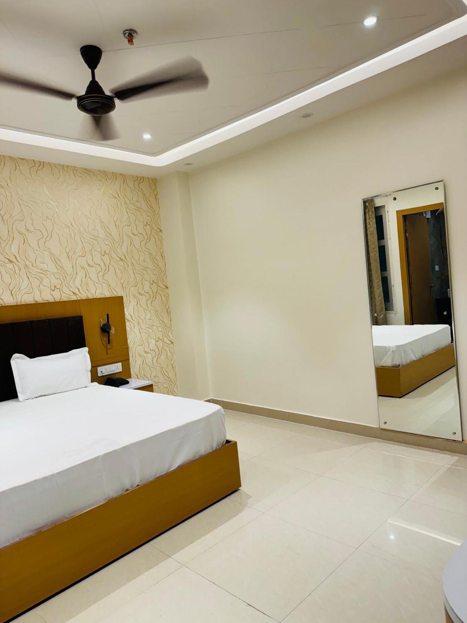 Royal Palace Hotel 3*