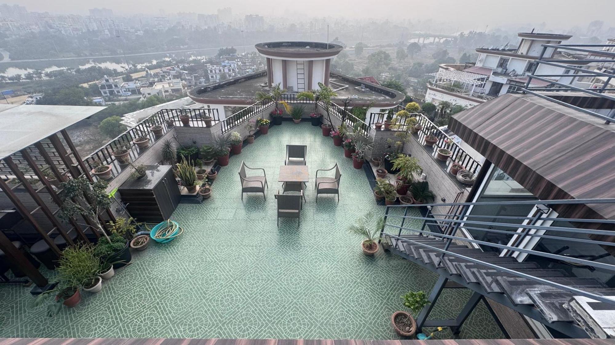 Riverfront Penthouse With Spacious Terrace Lucknow