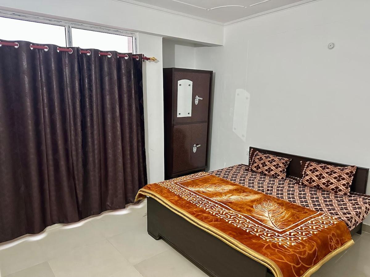 Spacious Near Airport Apartment *